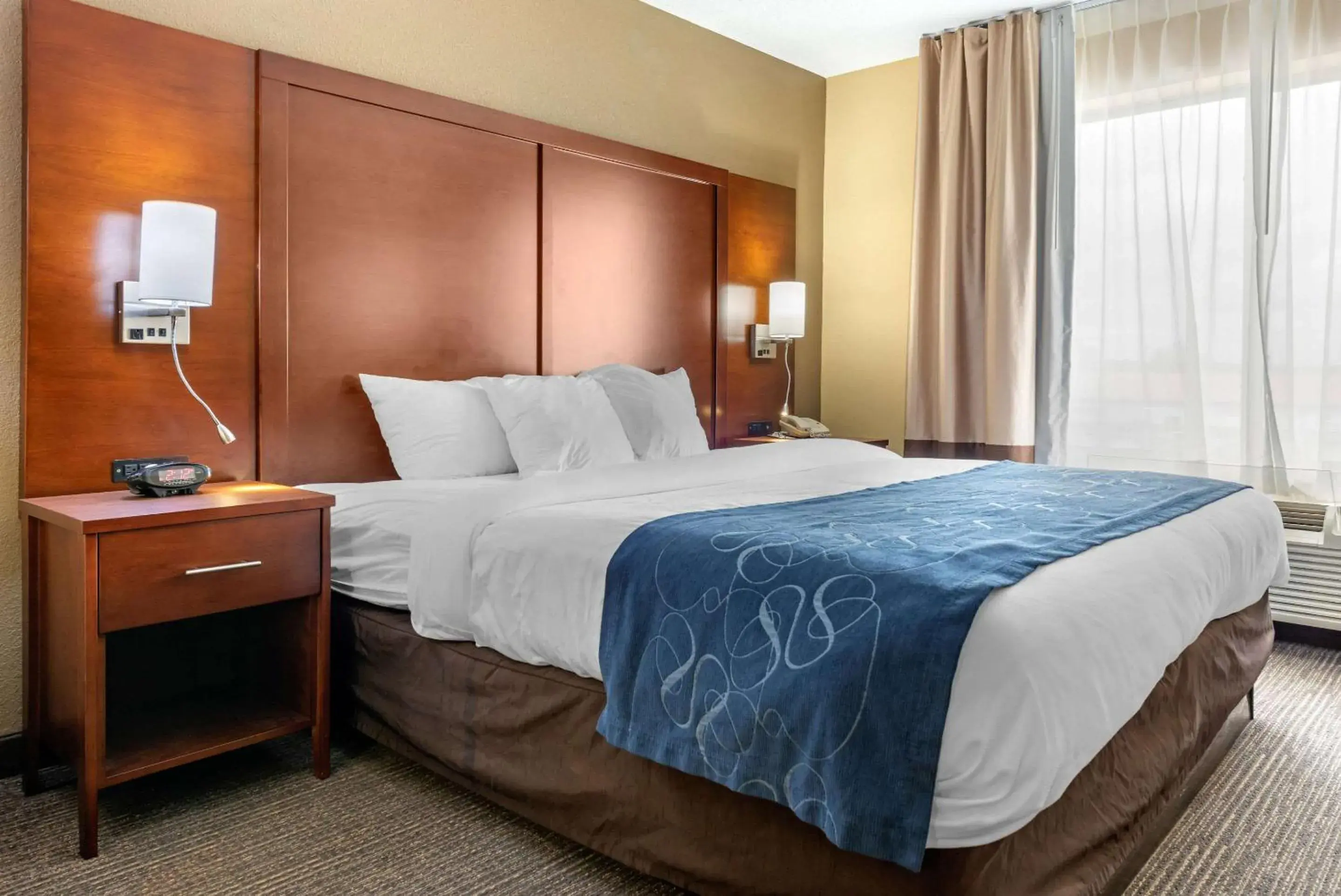 Photo of the whole room, Bed in Comfort Suites Findlay I-75 near Sports Complex Photo of the whole room, Bed in Comfort Suites Findlay I-75 near Sports Complex