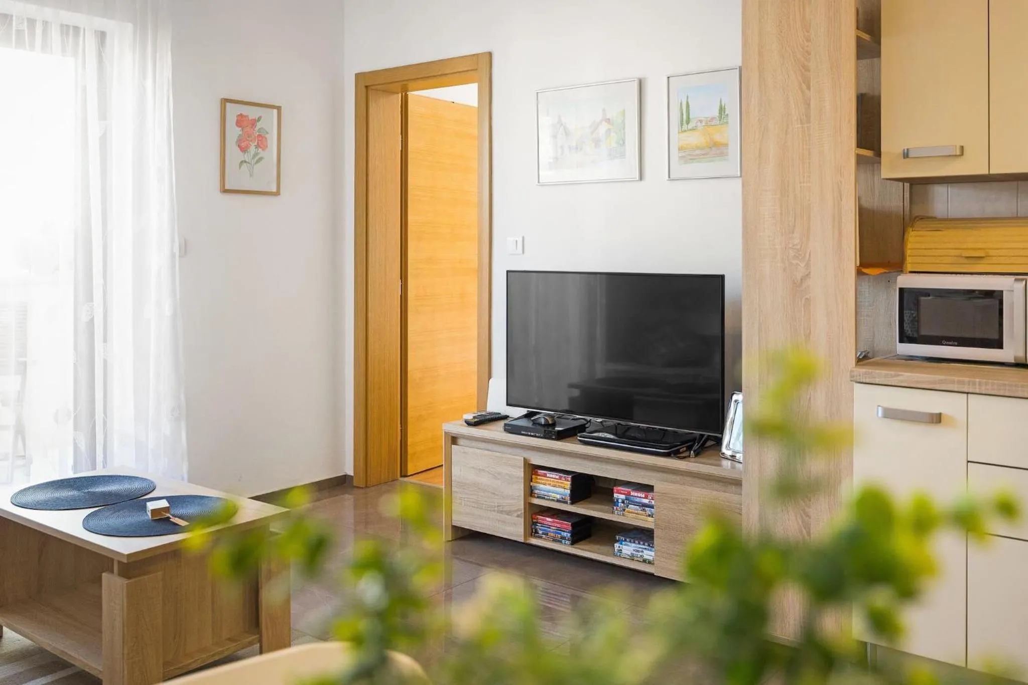 Communal lounge/ TV room in Apartment Tania