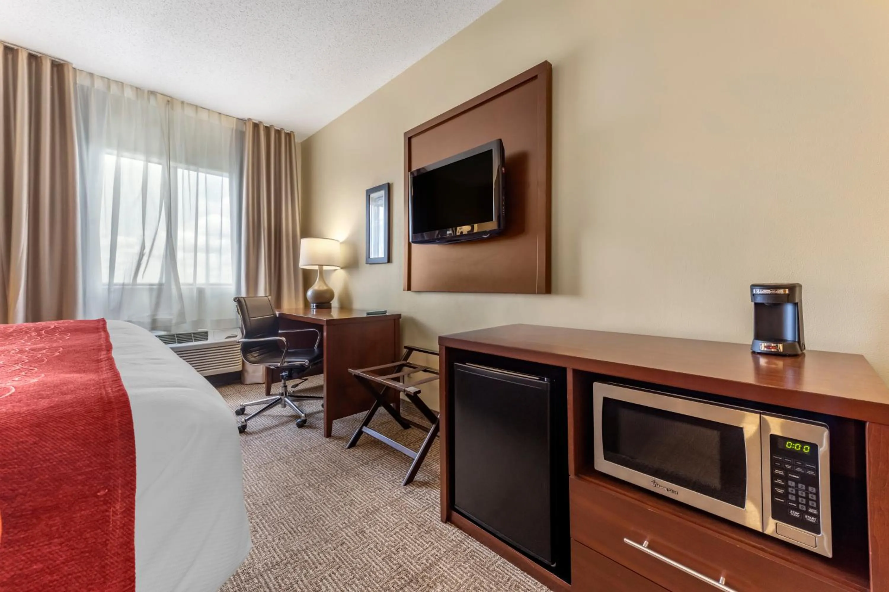 Bed in Comfort Inn & Suites Streetsboro - Kent