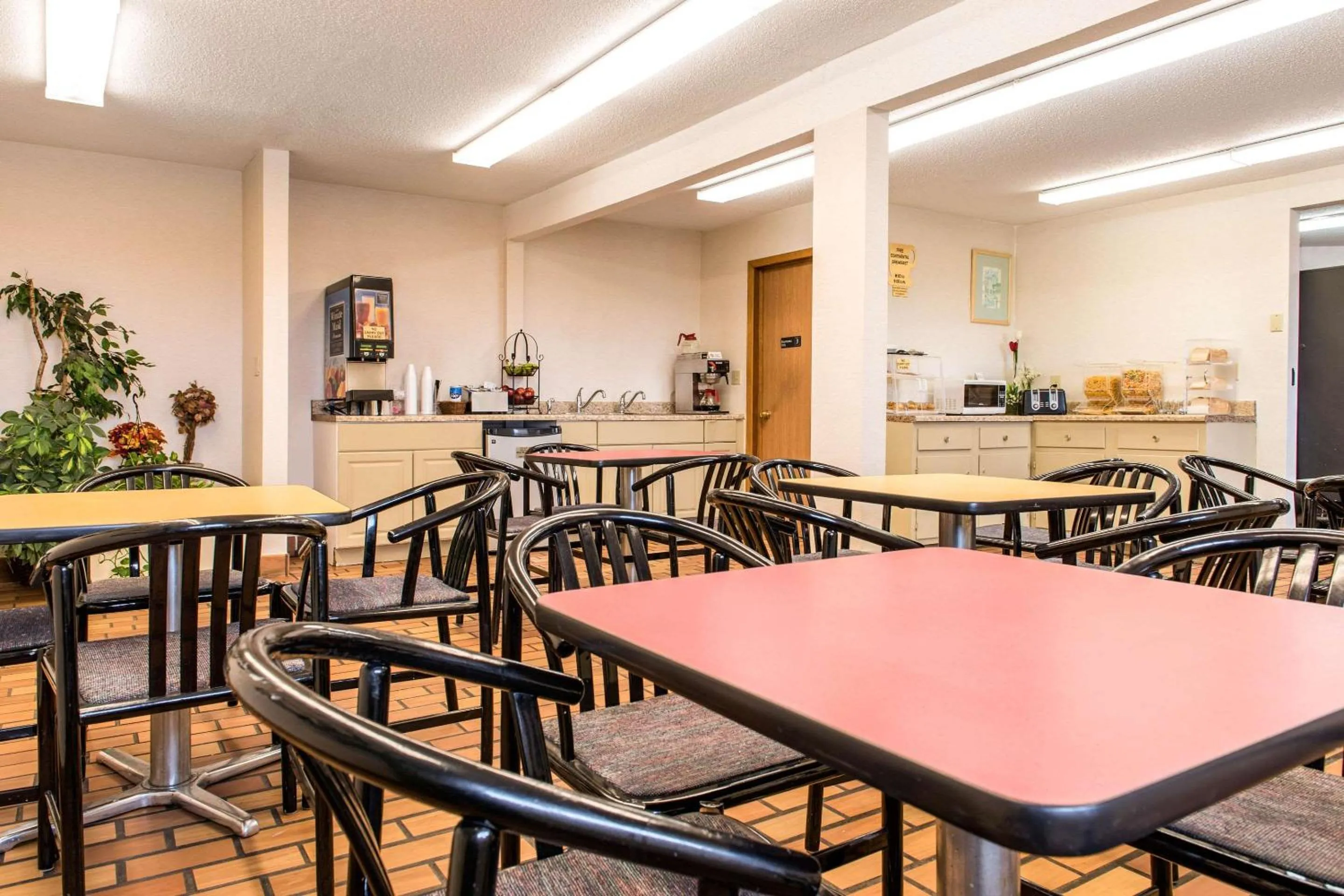 Restaurant/places to eat in Econo Lodge