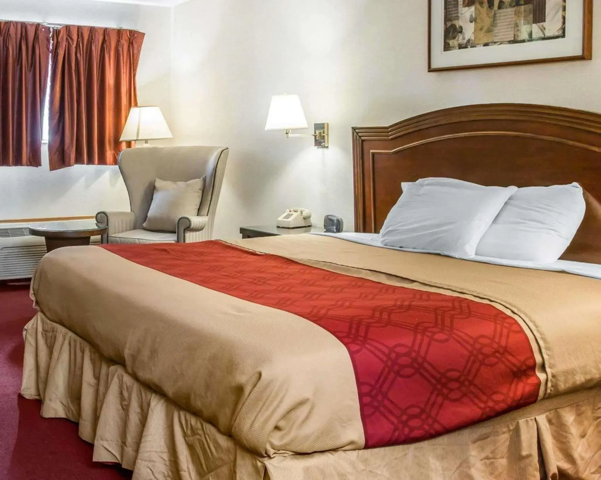 Photo of the whole room, Bed in Econo Lodge Photo of the whole room, Bed in Econo Lodge