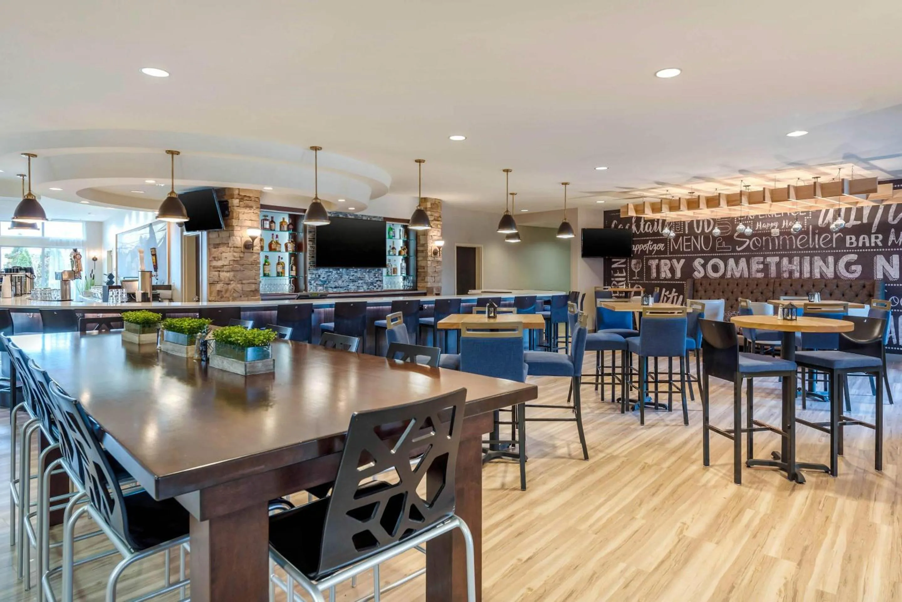 Restaurant/places to eat in Cambria Hotel Akron - Canton Airport