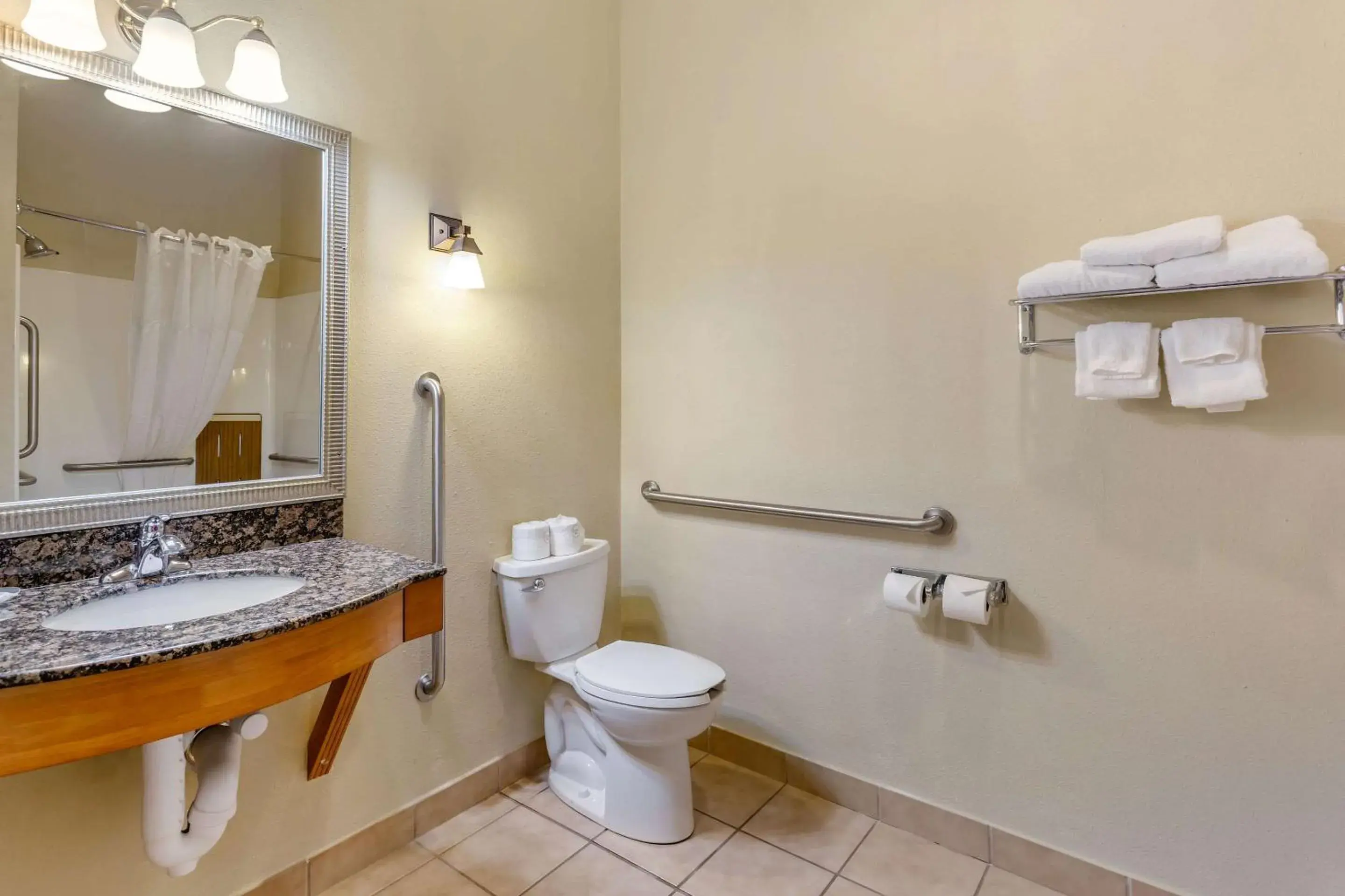 Bedroom in Comfort Suites South Point - Huntington Bedroom in Comfort Suites South Point - Huntington