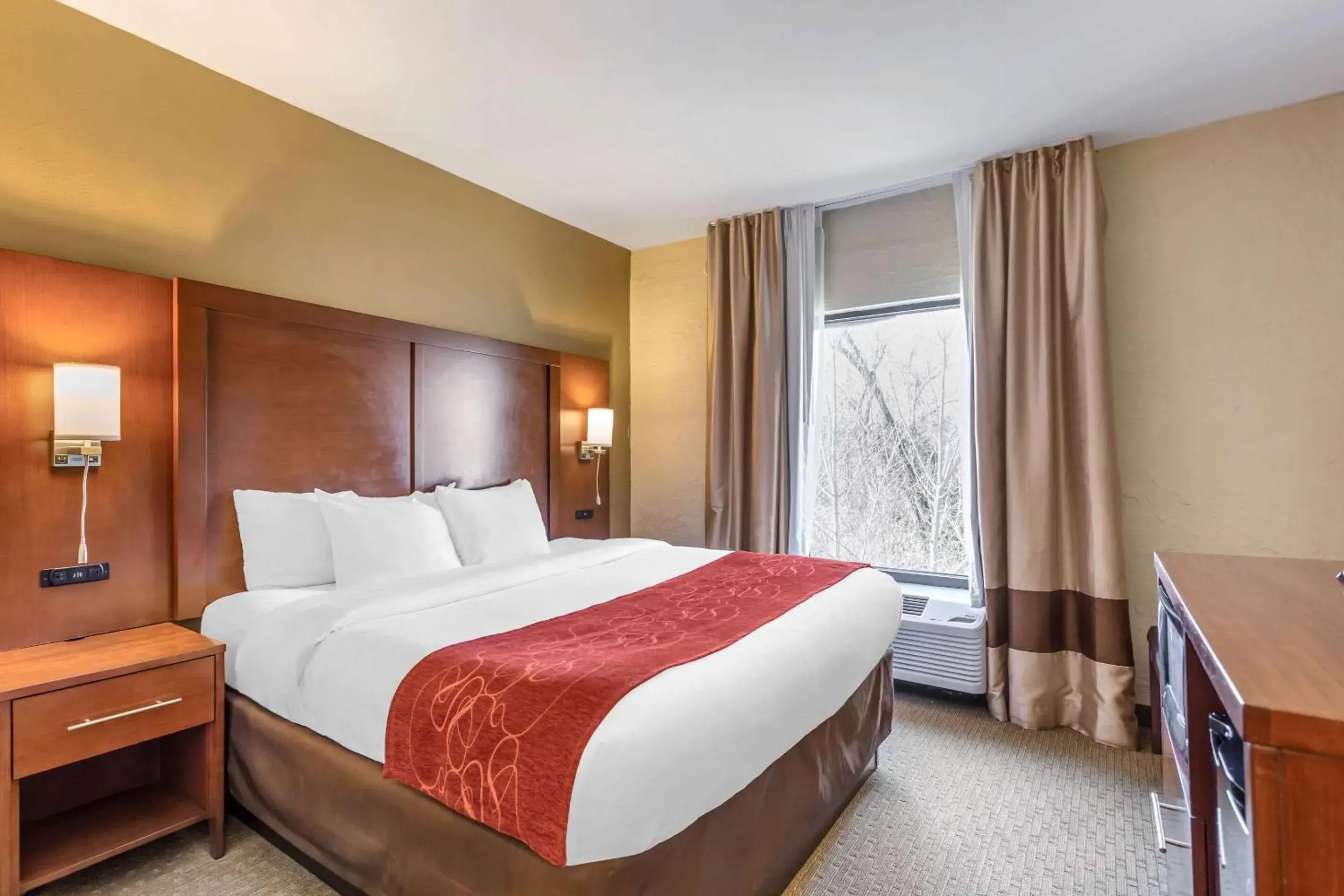 Bedroom, Bed in Comfort Suites South Point - Huntington Bedroom, Bed in Comfort Suites South Point - Huntington