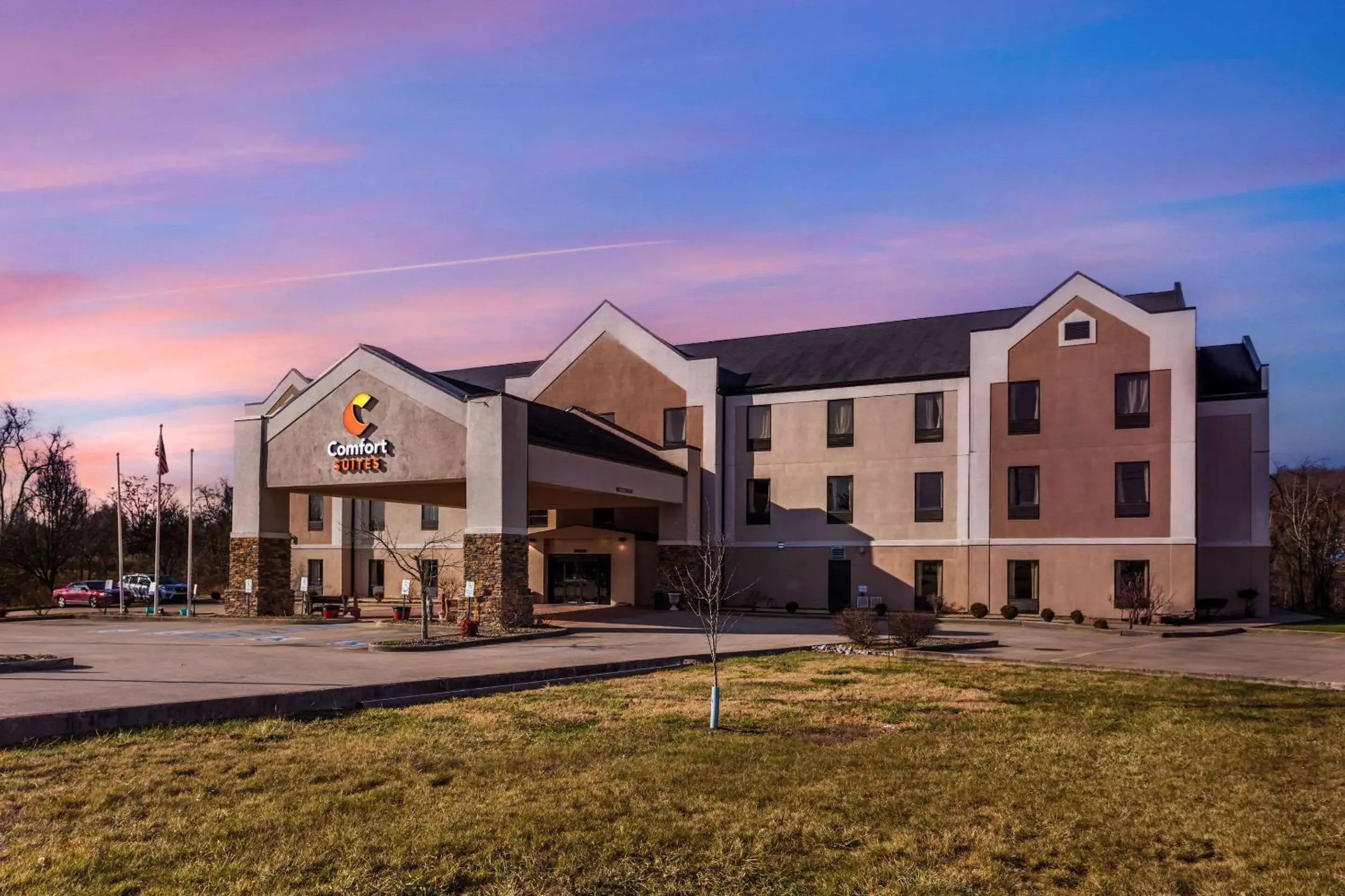 Property building in Comfort Suites South Point - Huntington Property building in Comfort Suites South Point - Huntington