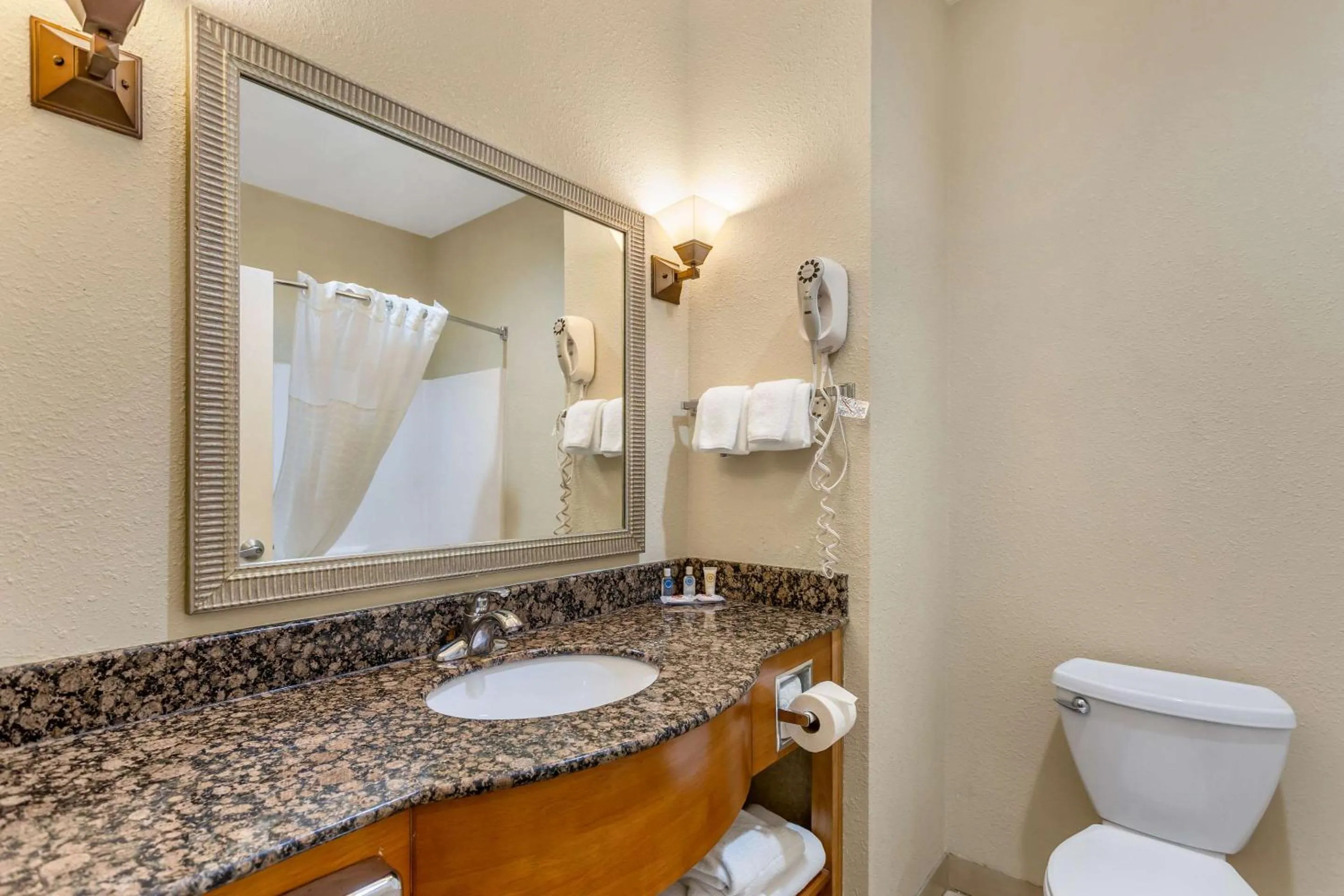 Bedroom in Comfort Suites South Point - Huntington