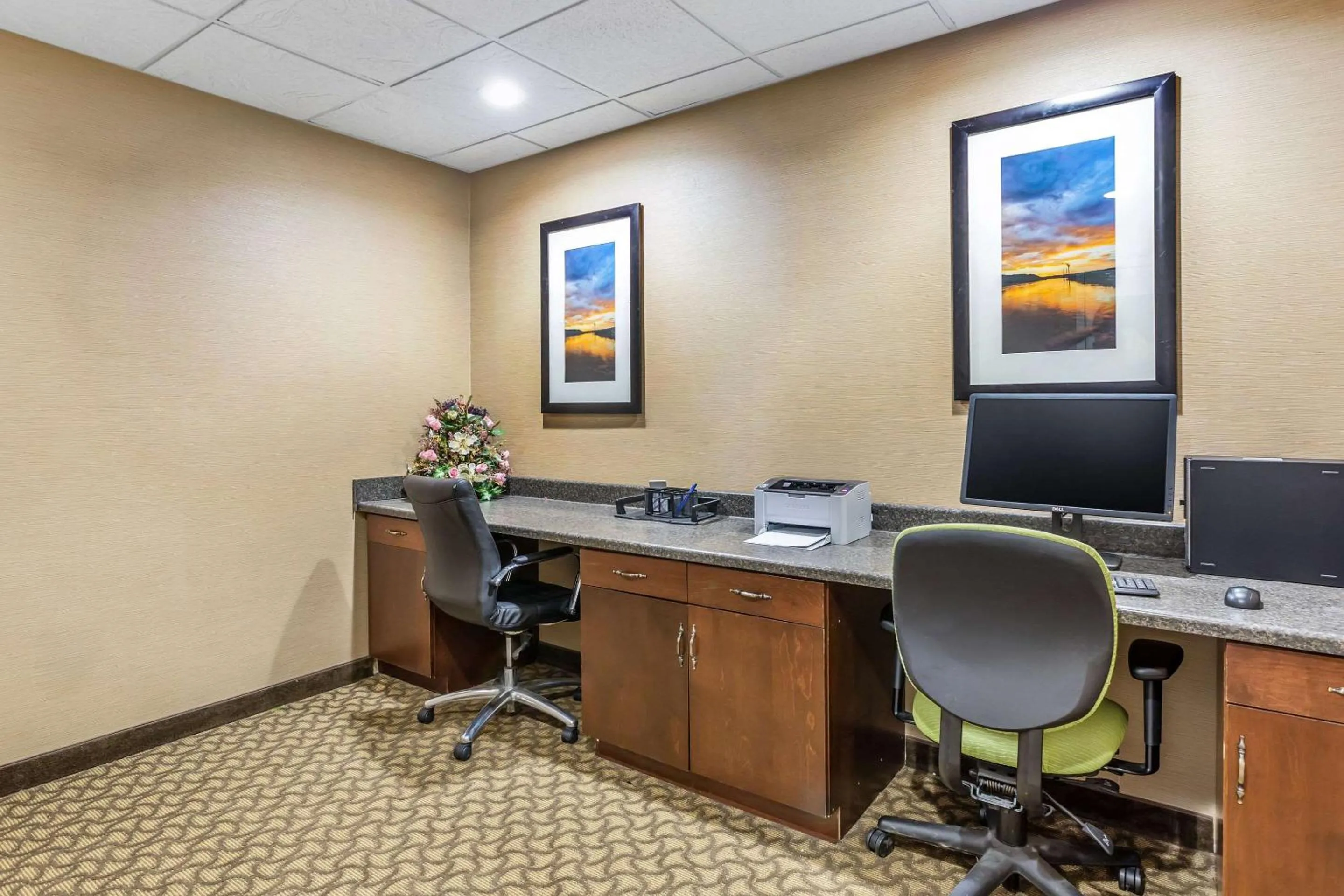 Business facilities in Comfort Suites South Point - Huntington
