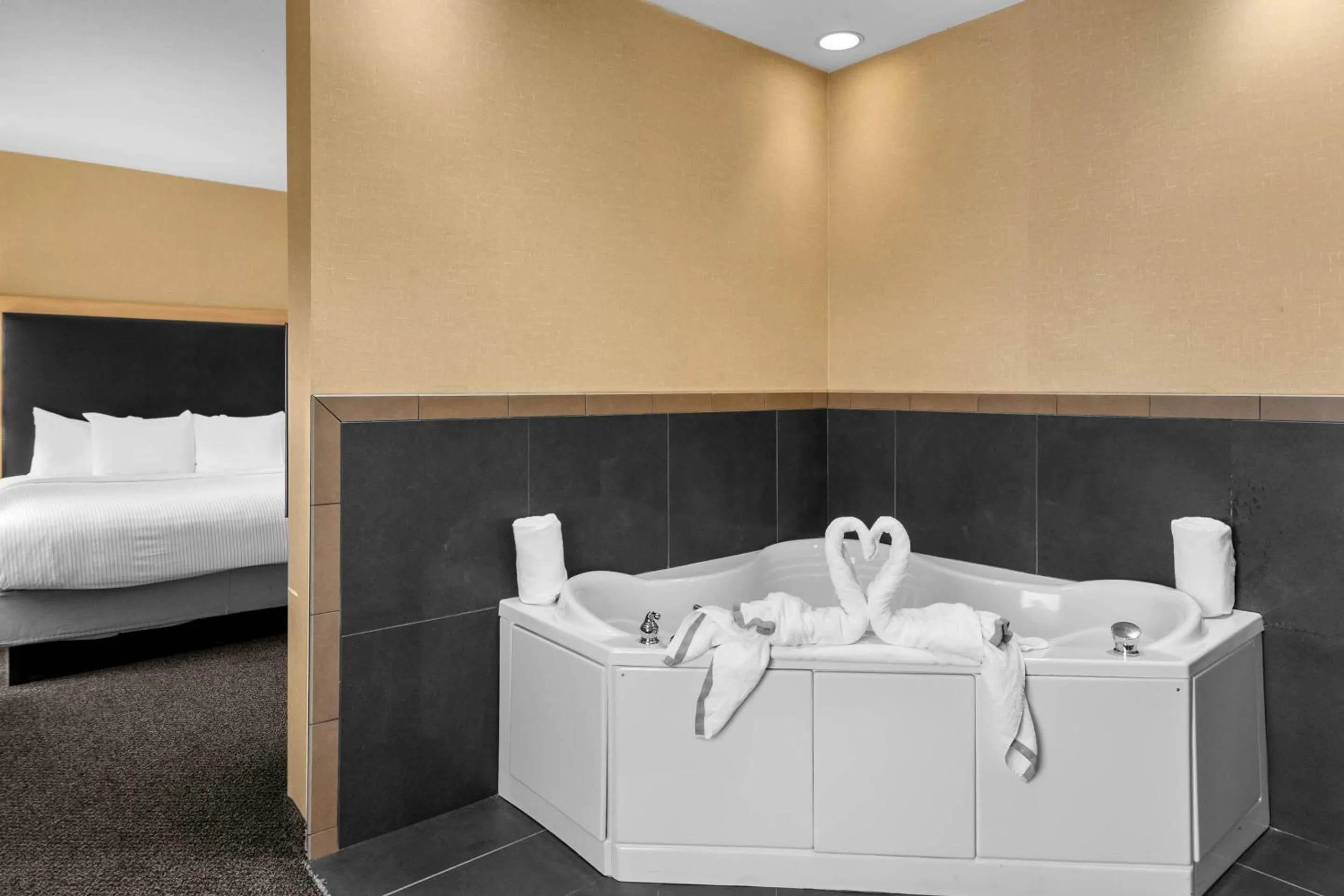 Bedroom, Bed in Cambria Hotel Columbus - Polaris