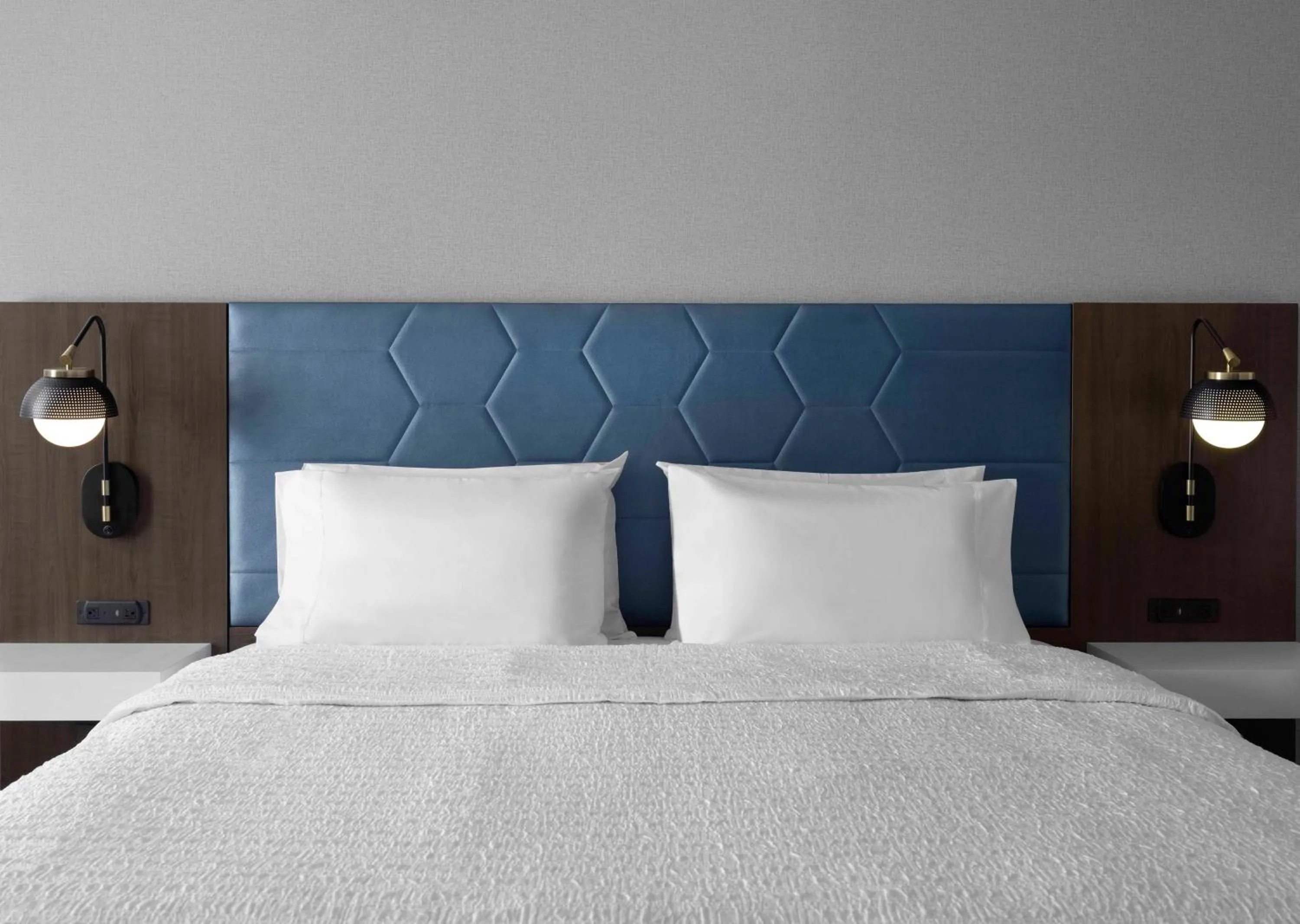 Bed in Hampton Inn & Suites Dallas-DFW Airport Hurst