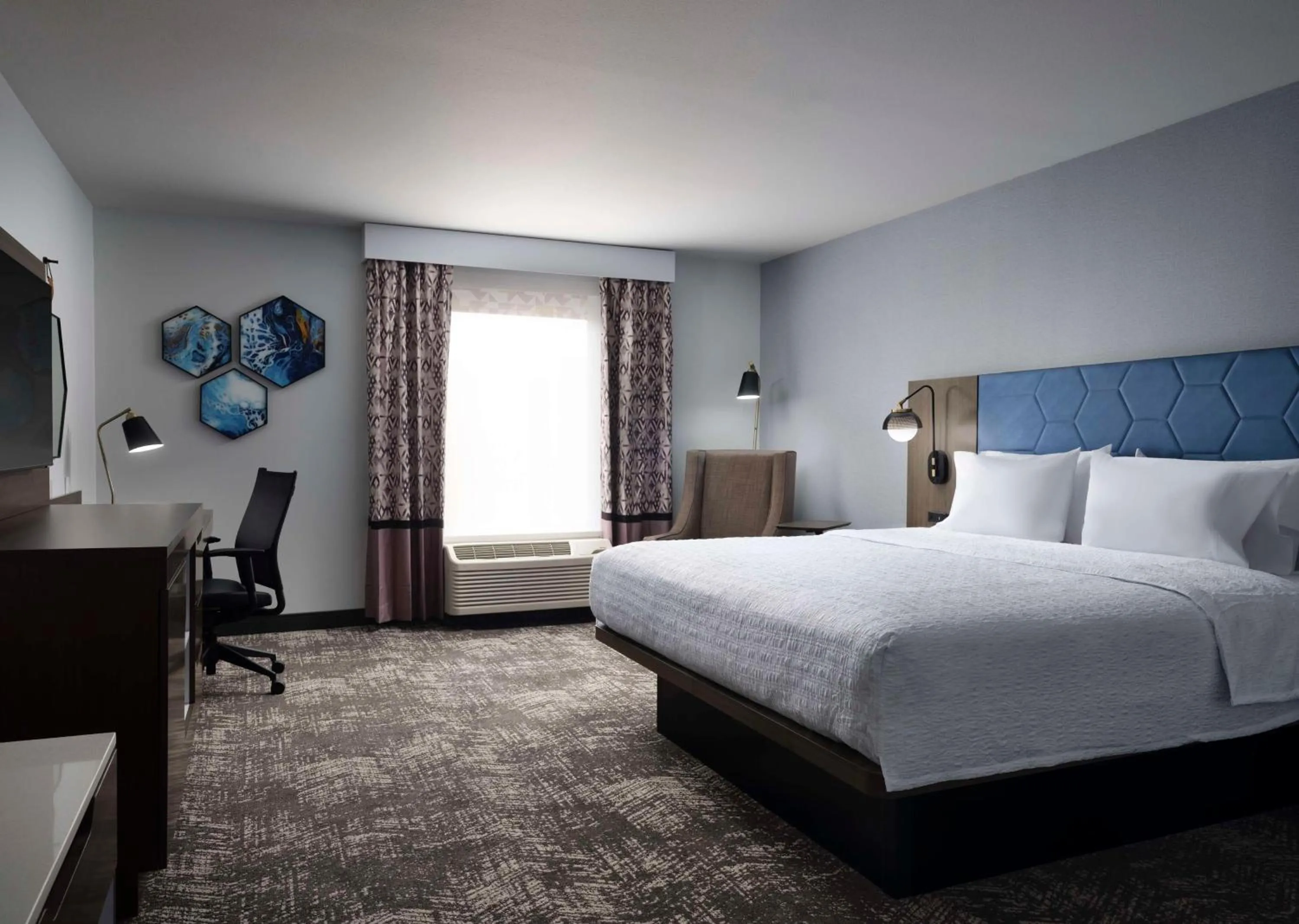 Bed in Hampton Inn & Suites Dallas-DFW Airport Hurst