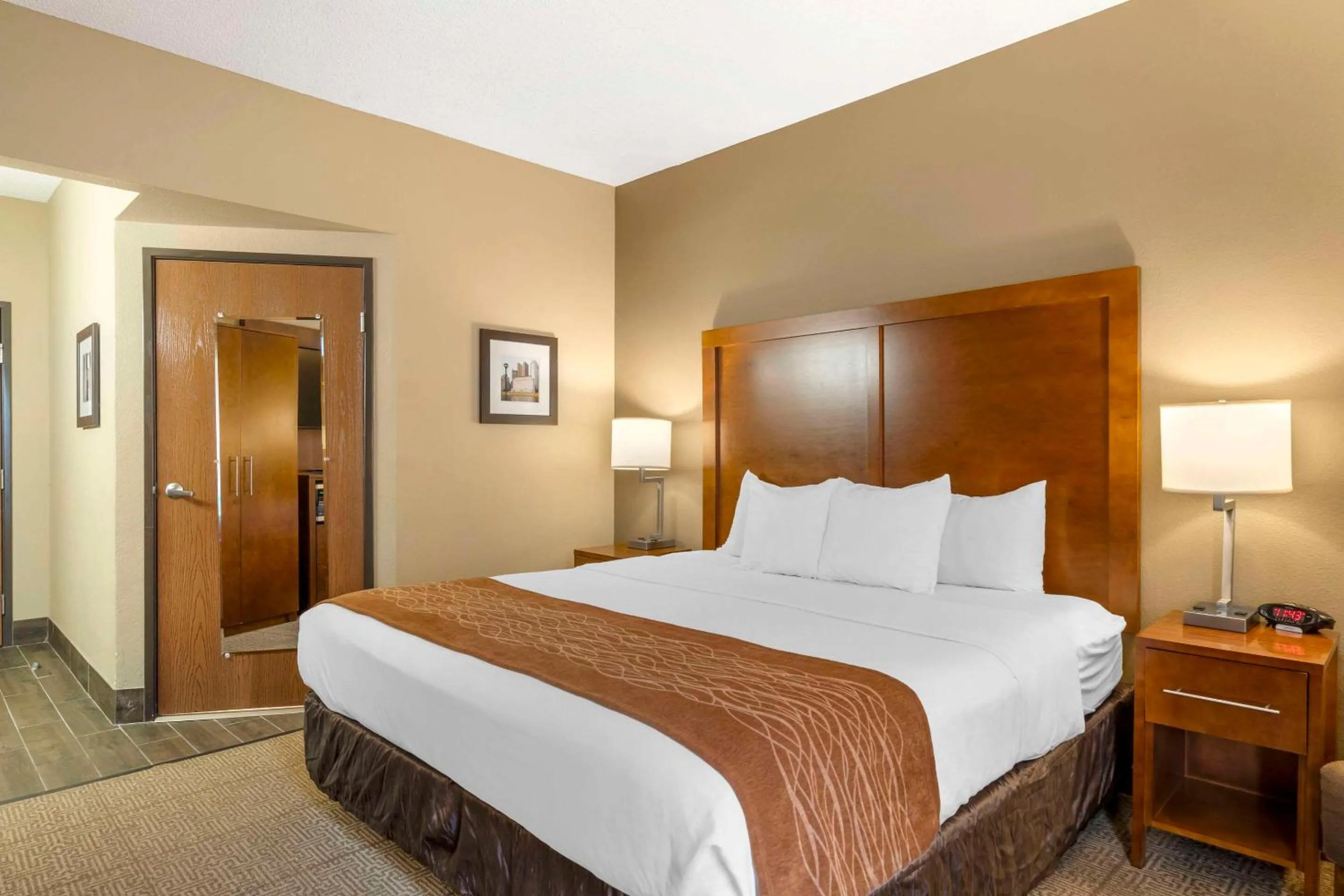 Bedroom, Bed in Comfort Inn North-Polaris