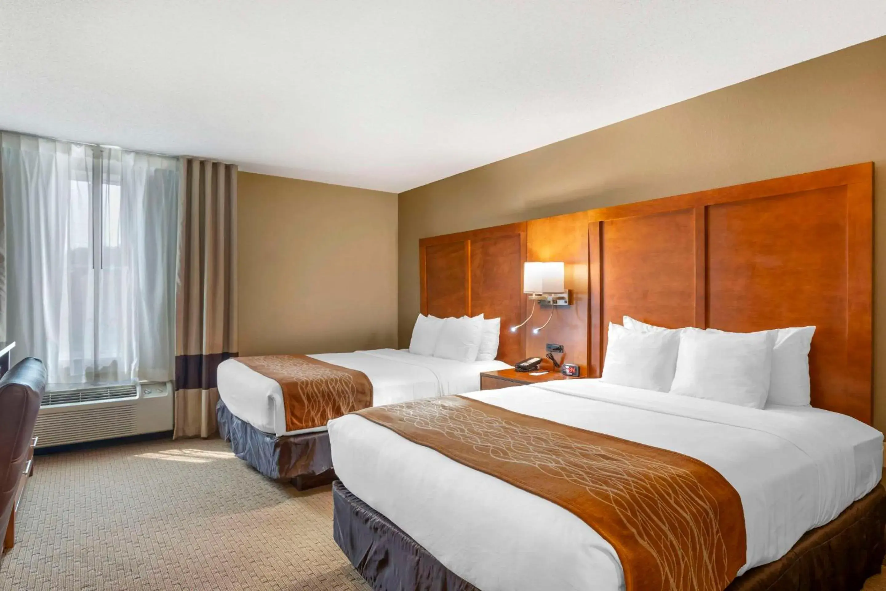 Bedroom, Bed in Comfort Inn North-Polaris Bedroom, Bed in Comfort Inn North-Polaris