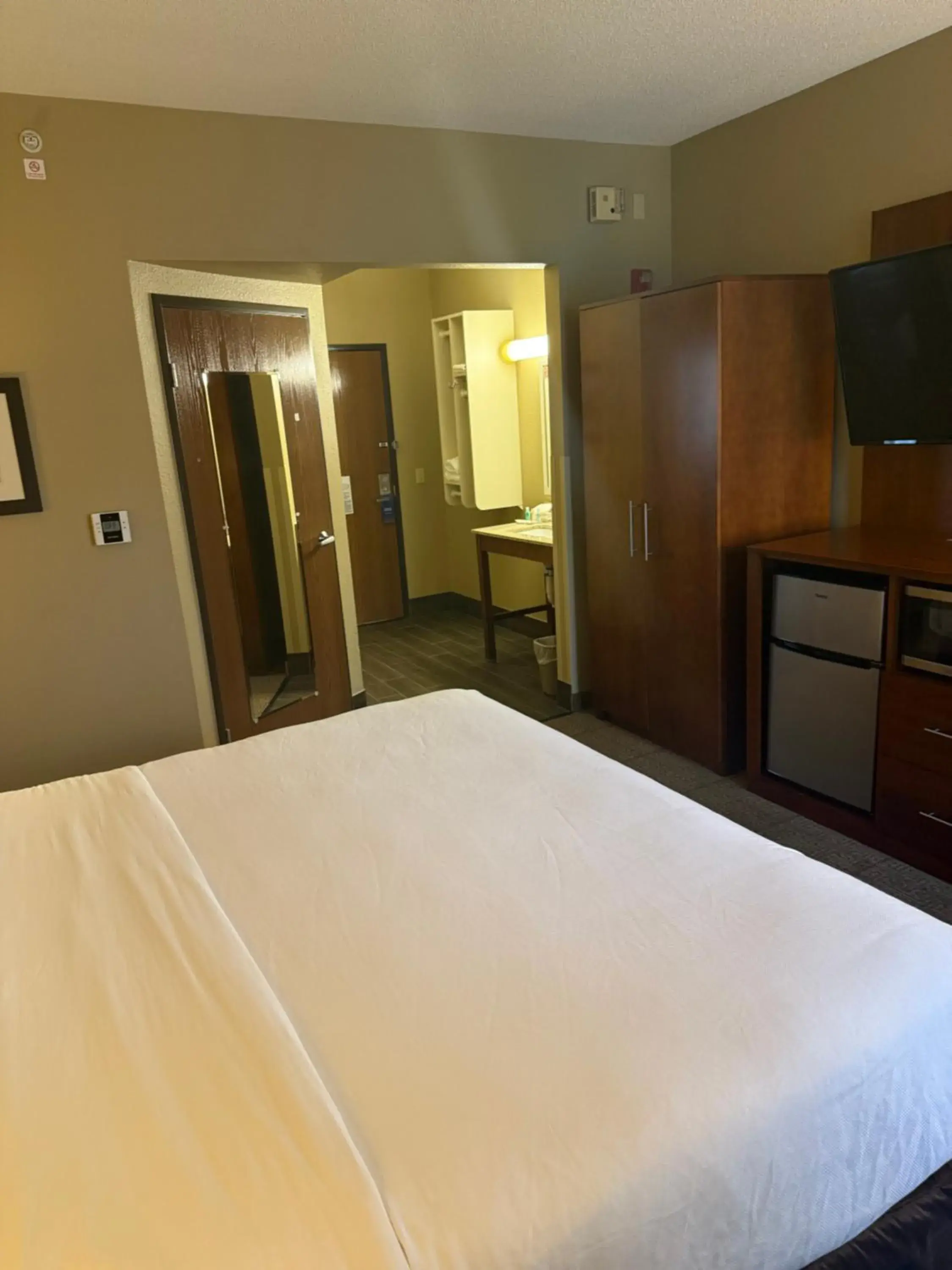 Bedroom, Bed in Comfort Inn North-Polaris Bedroom, Bed in Comfort Inn North-Polaris