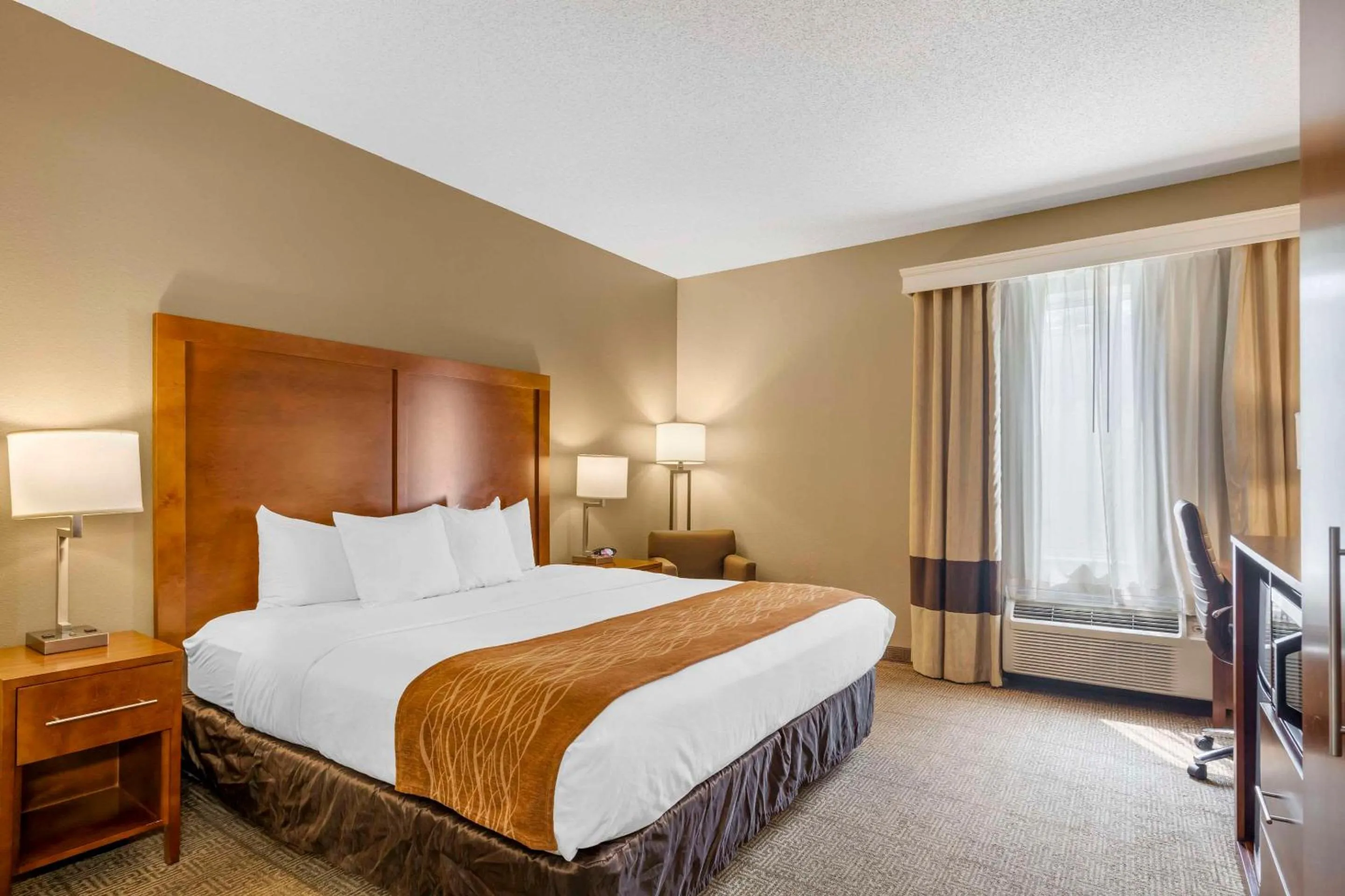 Bedroom, Bed in Comfort Inn North-Polaris