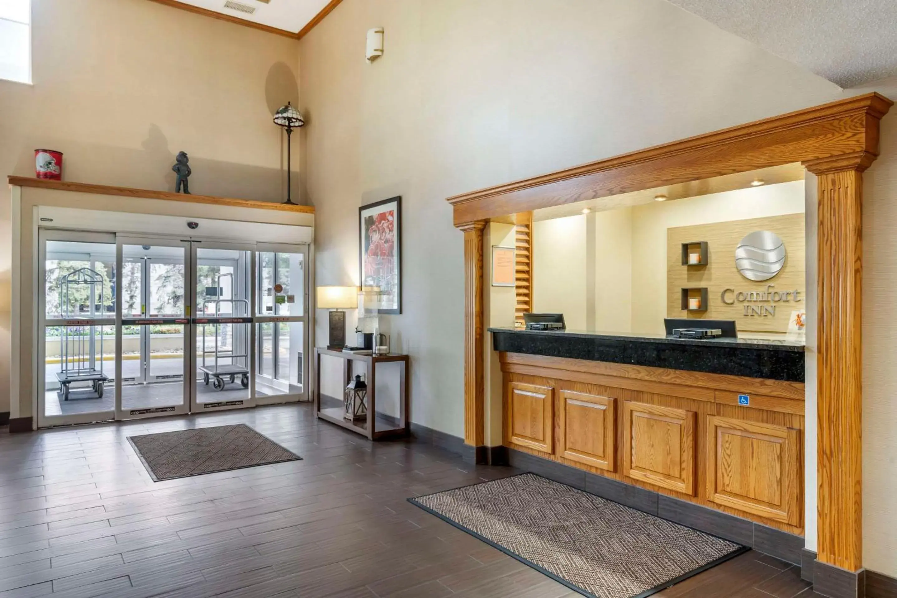 Lobby or reception in Comfort Inn North-Polaris Lobby or reception in Comfort Inn North-Polaris