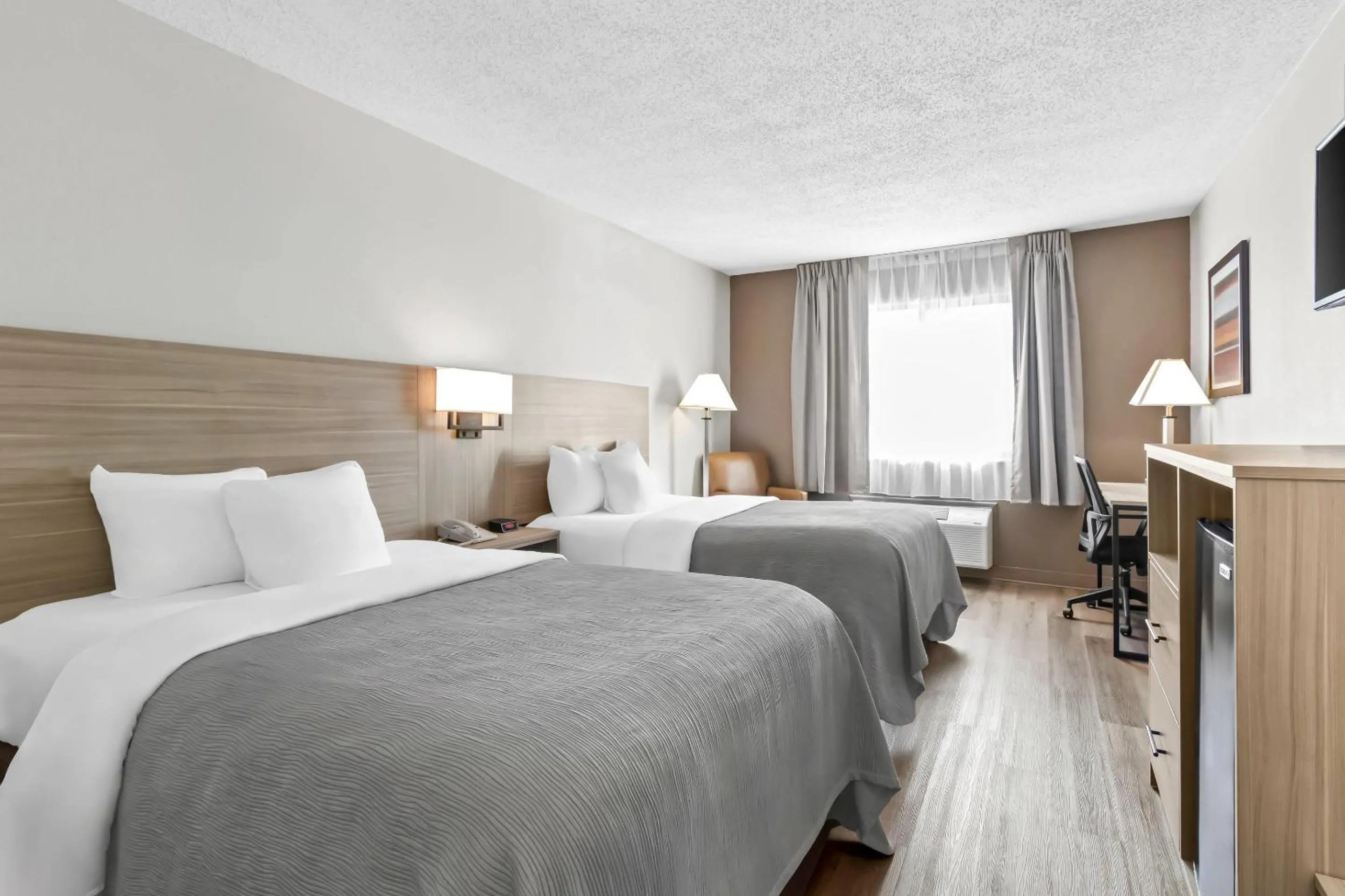 Bedroom, Bed in Quality Inn East Liverpool - Calcutta