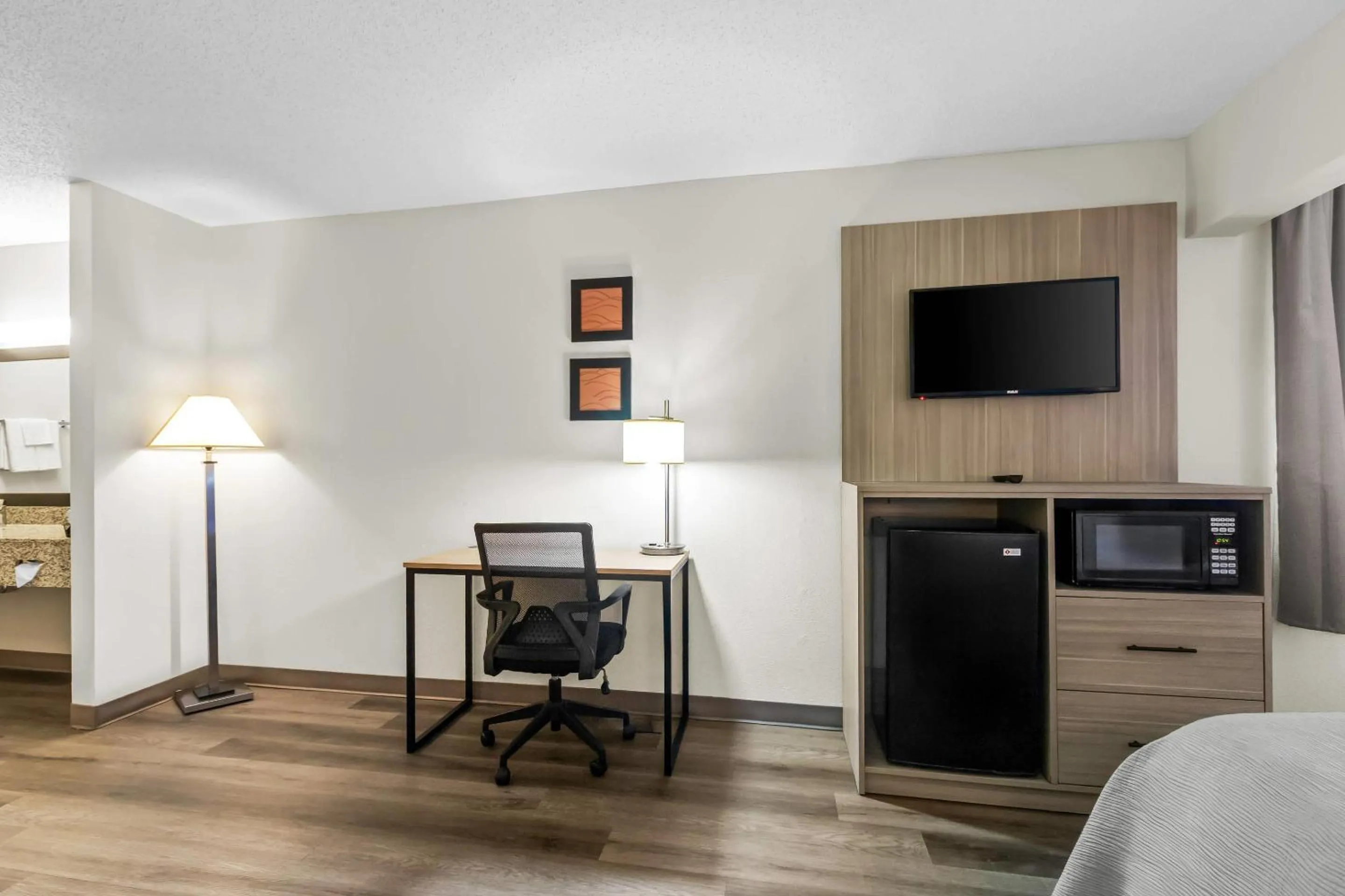 Bedroom in Quality Inn East Liverpool - Calcutta