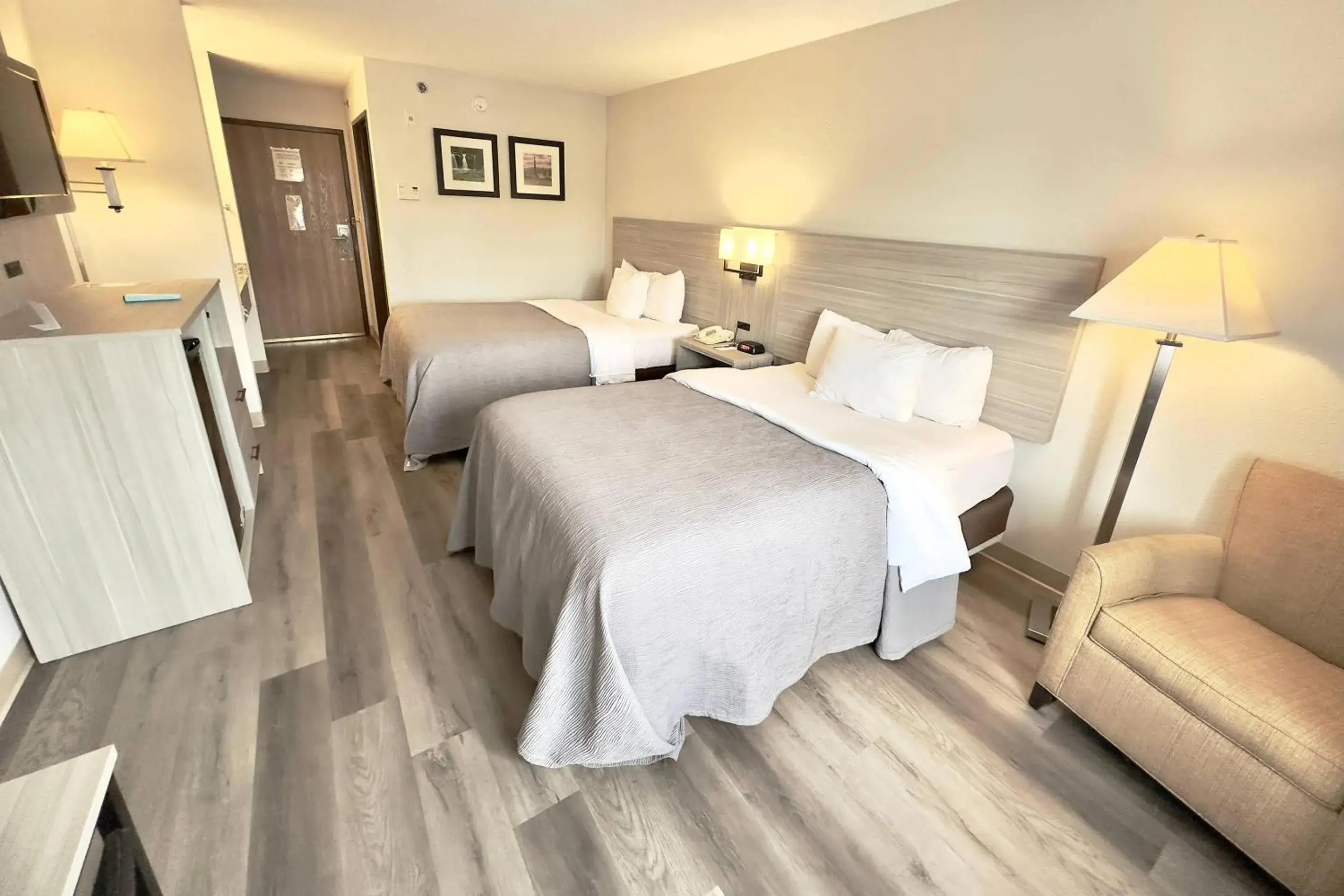 Bedroom, Bed in Quality Inn East Liverpool - Calcutta Bedroom, Bed in Quality Inn East Liverpool - Calcutta