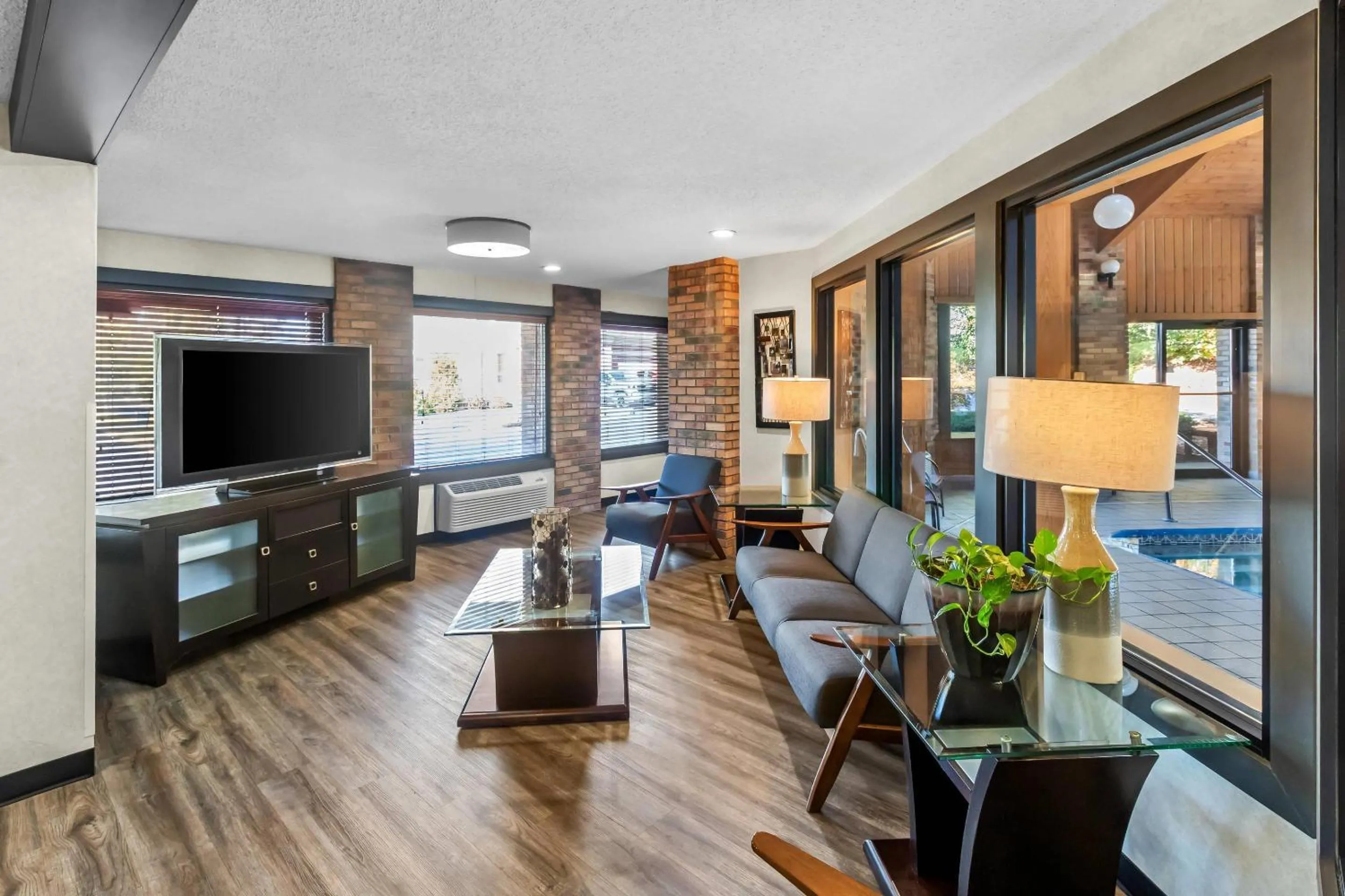 Lobby or reception in Quality Inn East Liverpool - Calcutta