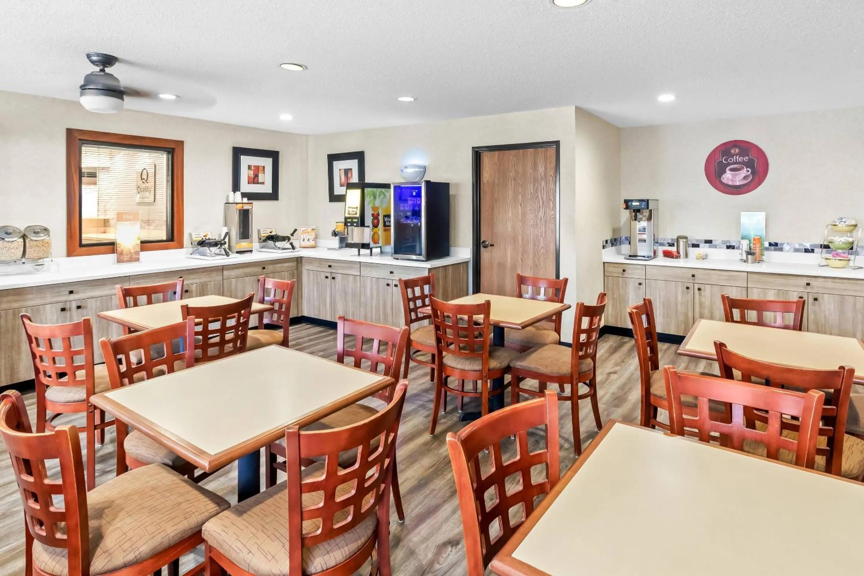 Breakfast in Quality Inn East Liverpool - Calcutta