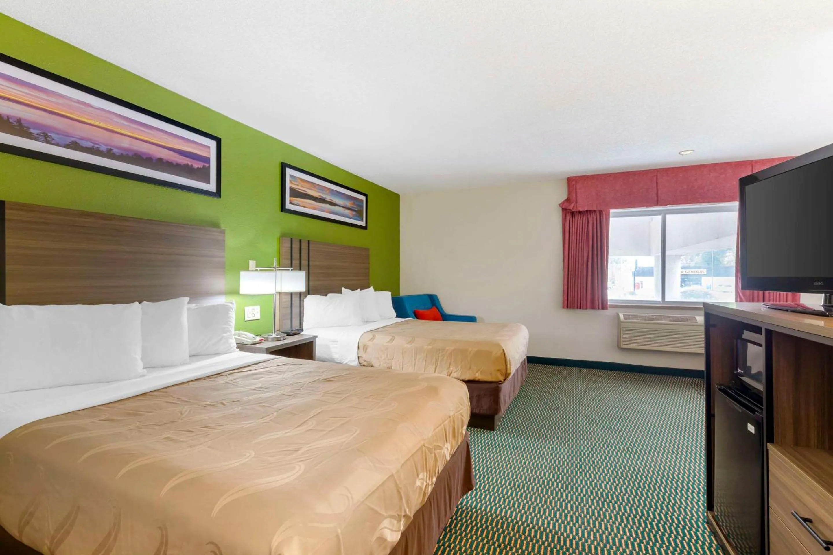 Bedroom, Bed in Rodeway Inn Huron