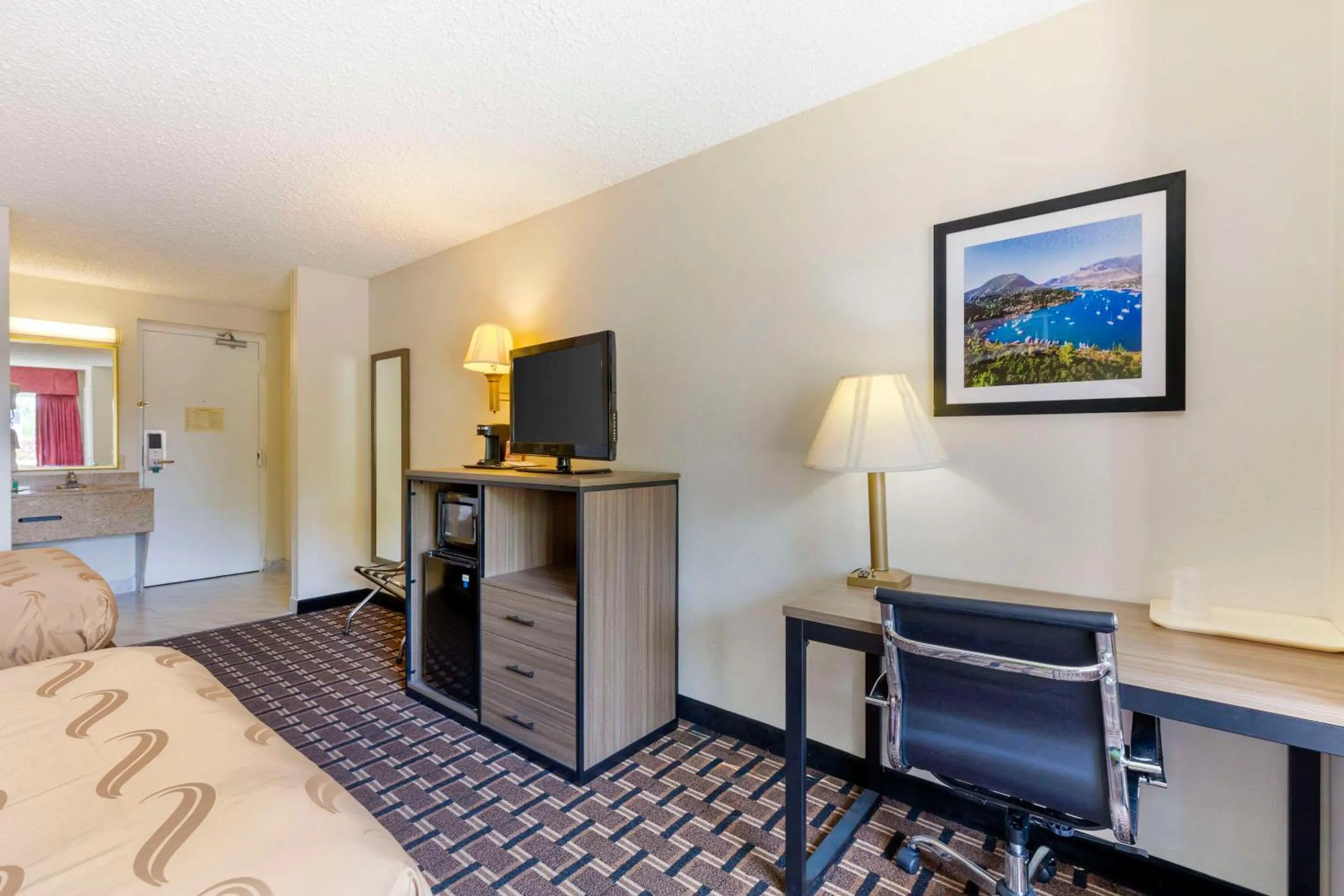 Bedroom, Bed in Rodeway Inn Huron
