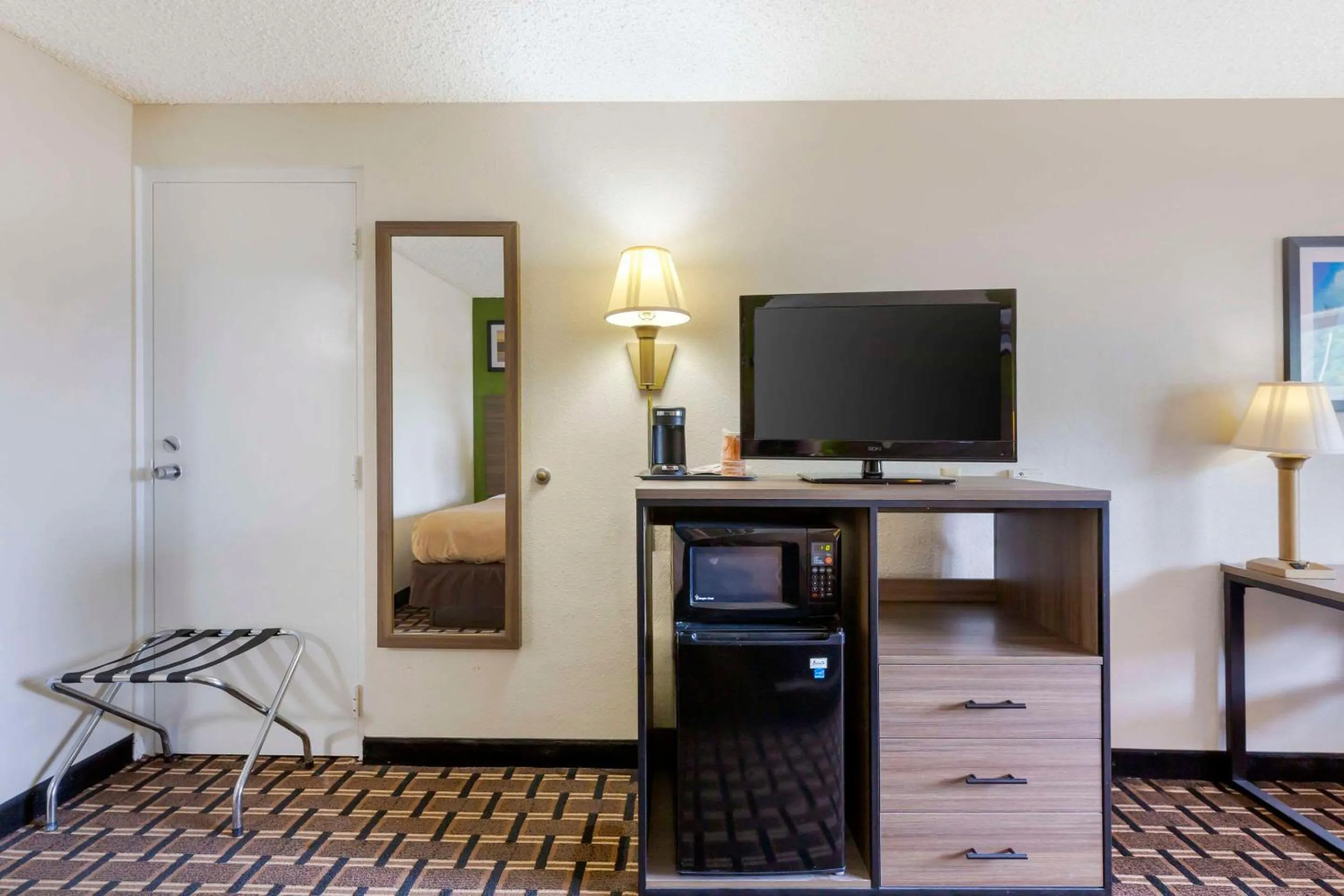 Bedroom in Rodeway Inn Huron