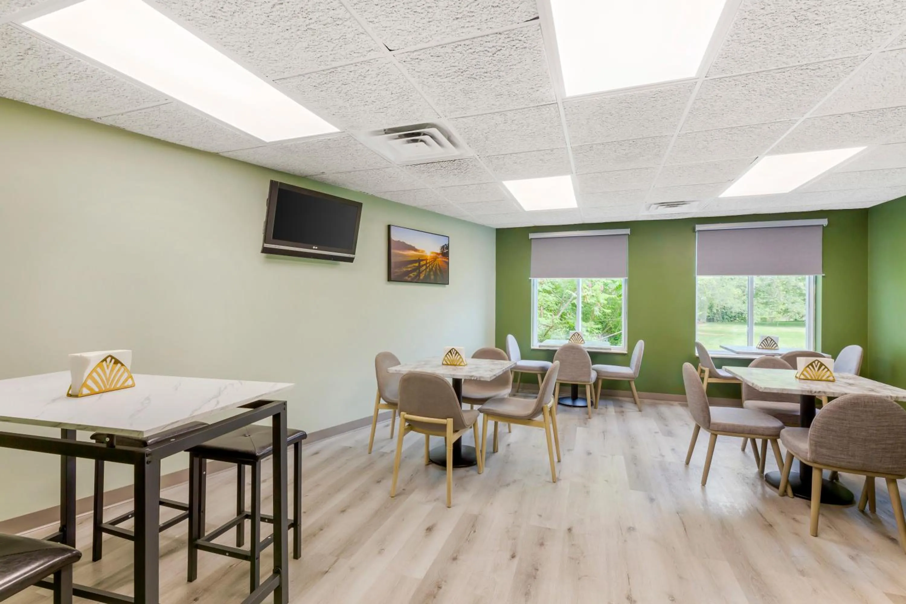 Dining area in Rodeway Inn Huron