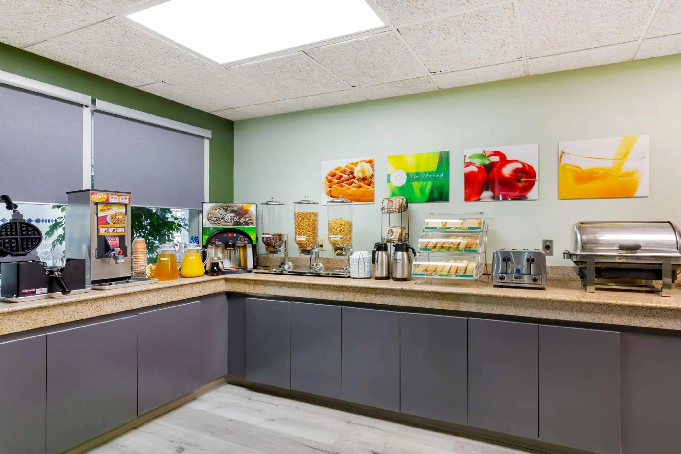 Breakfast in Rodeway Inn Huron