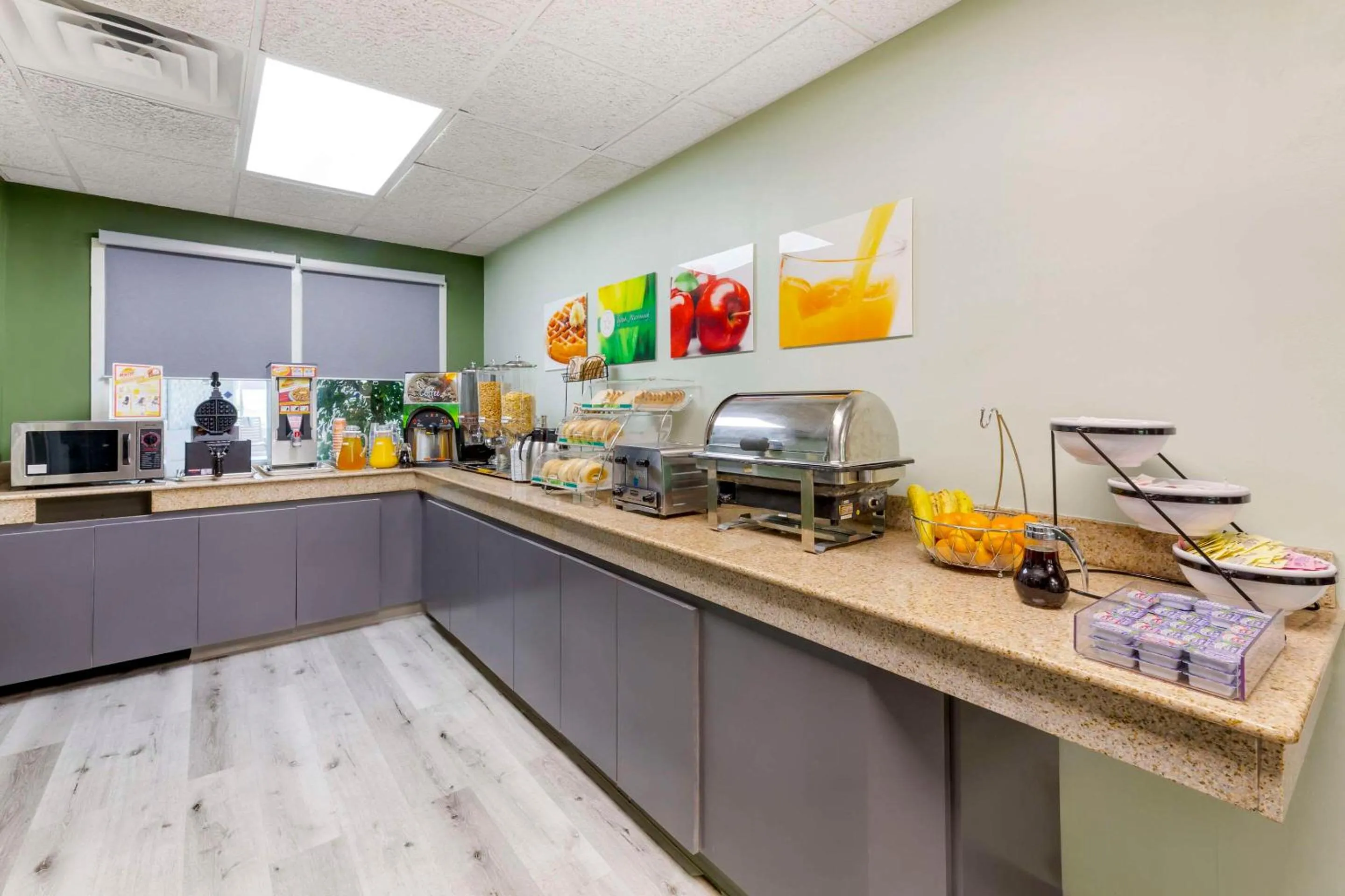 Breakfast in Rodeway Inn Huron