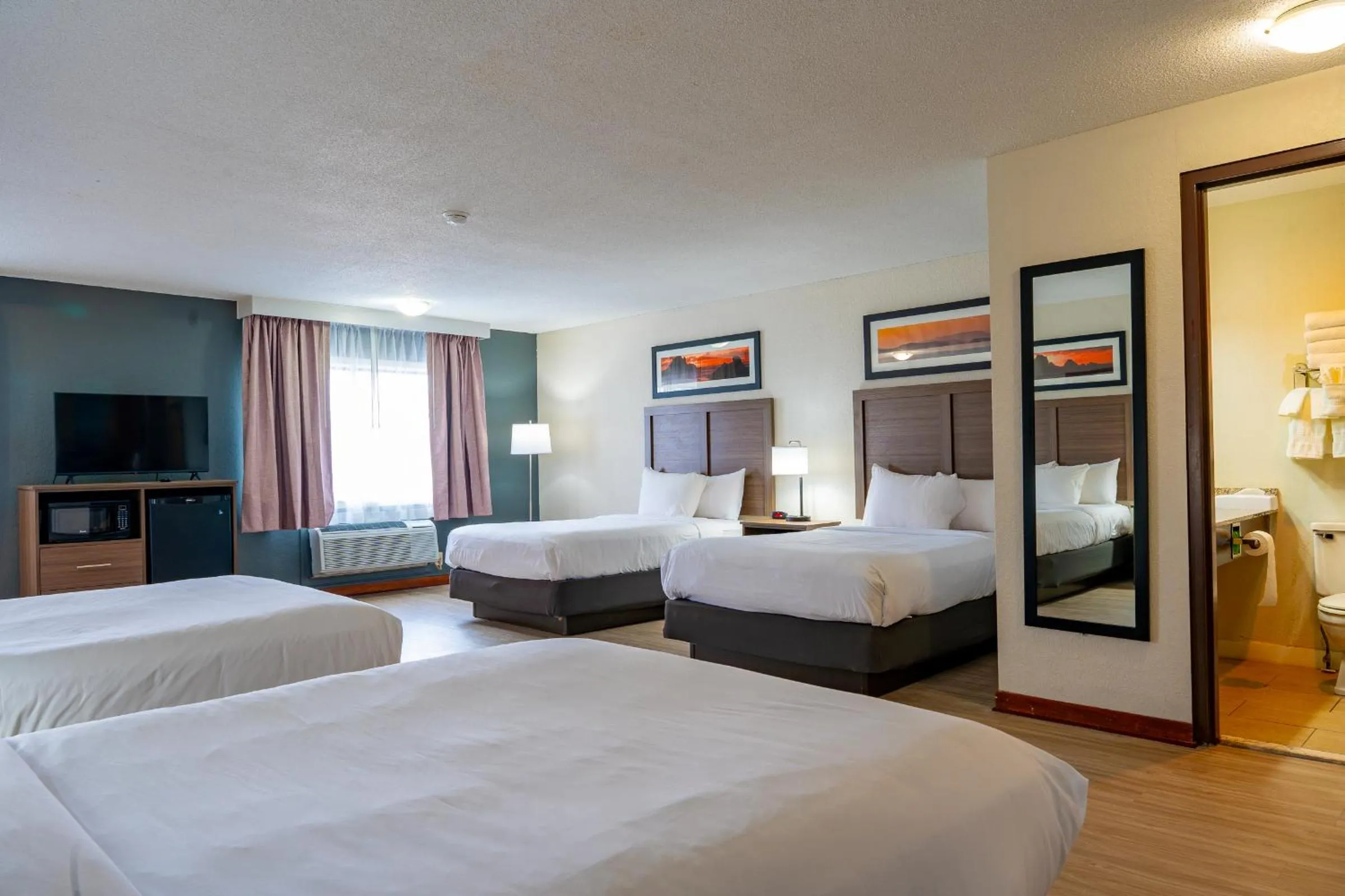 Bed in Quality Inn Milan-Sandusky