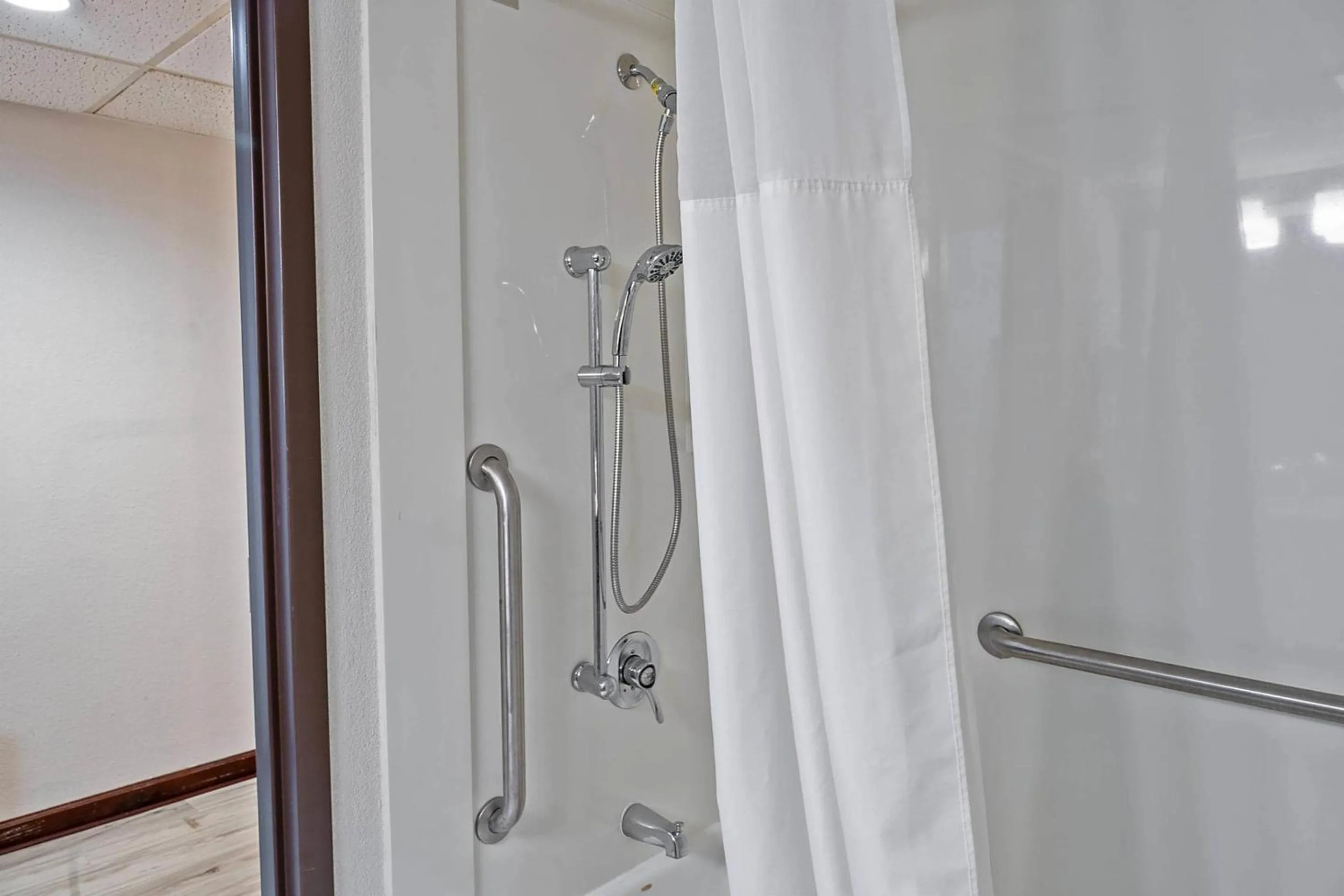 Bedroom in Quality Inn Milan-Sandusky