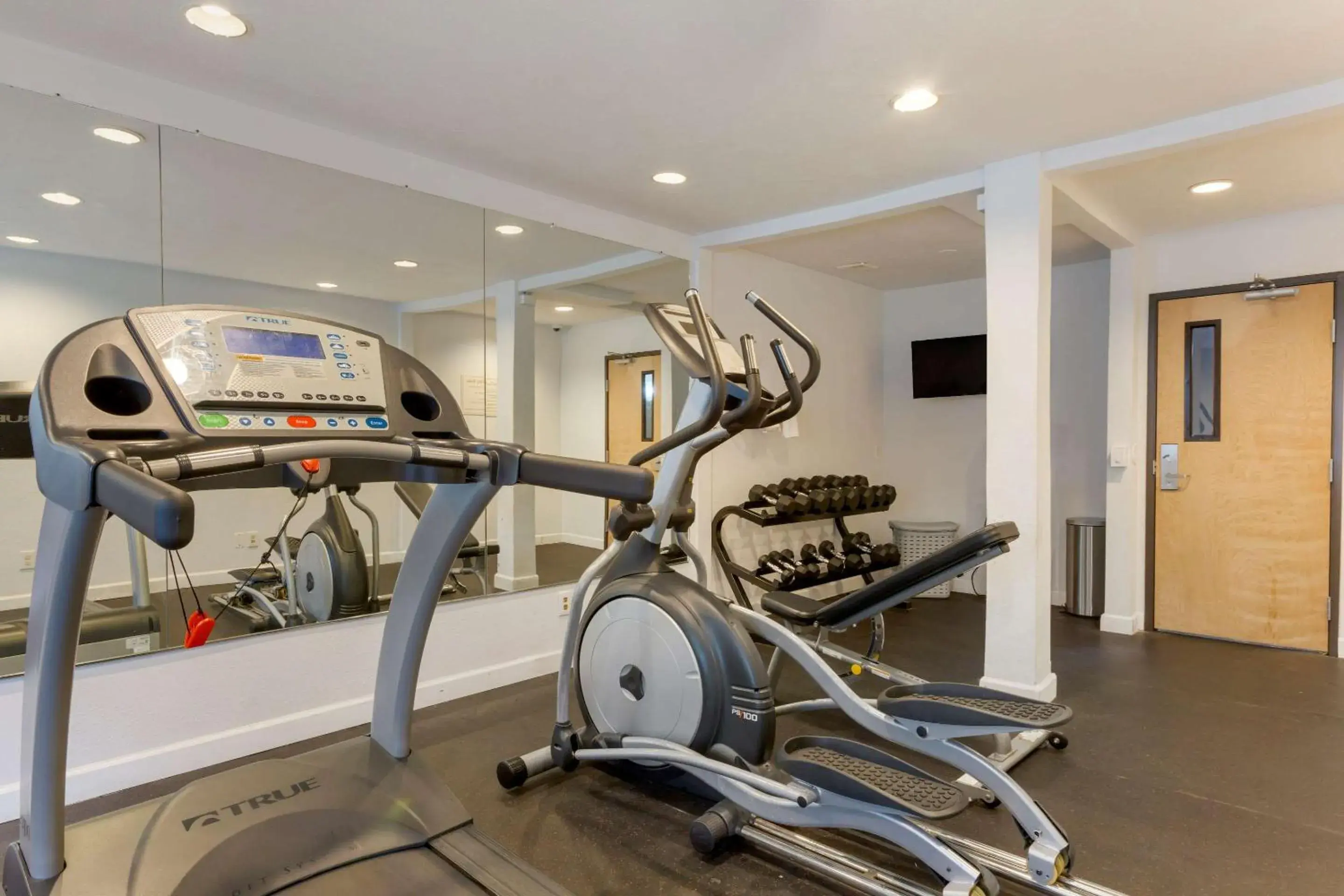 Fitness centre/facilities in Quality Inn Alexis Rd Fitness centre/facilities in Quality Inn Alexis Rd