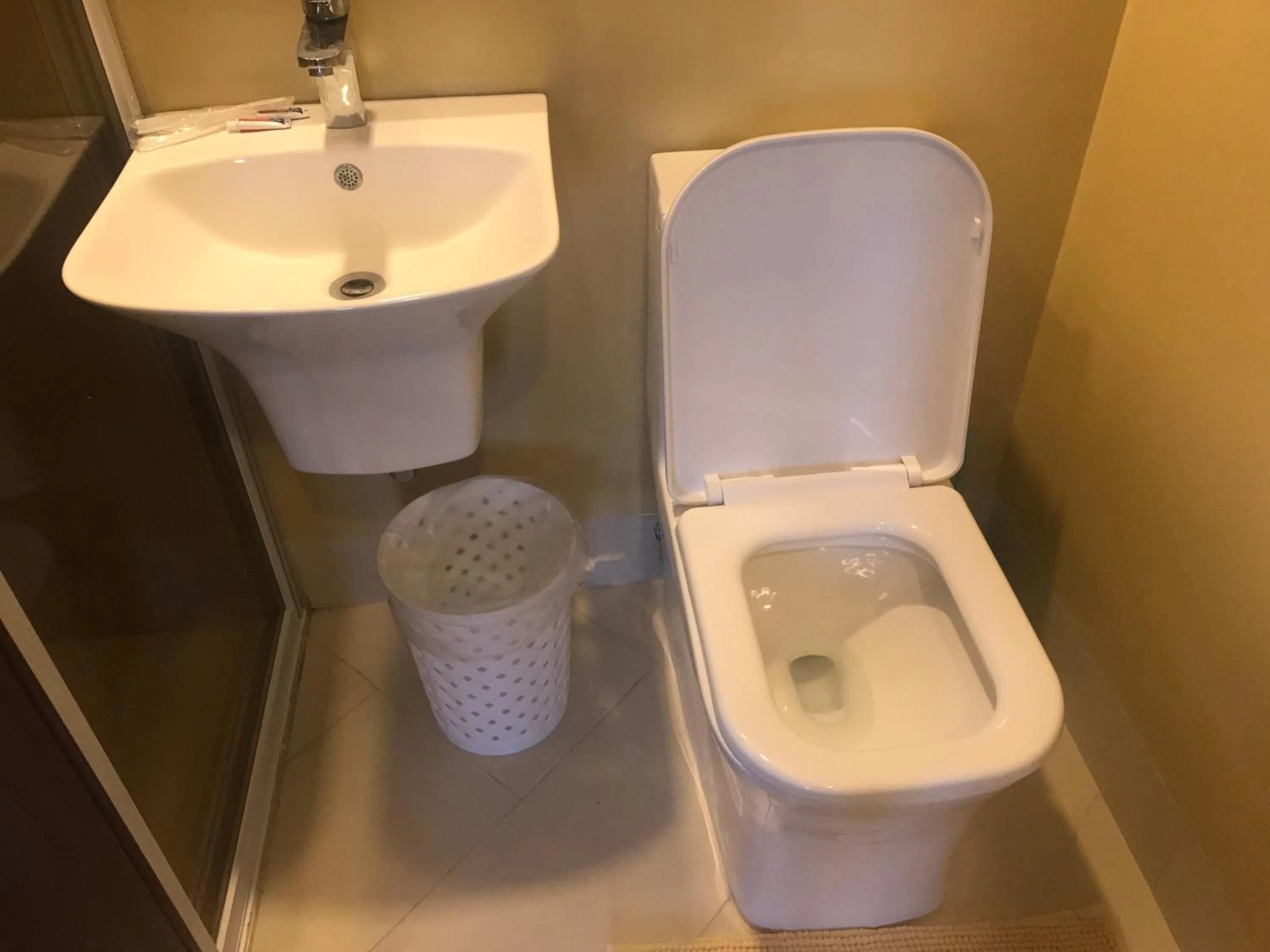 Toilet in Babylon Oslob Coast Guesthouse