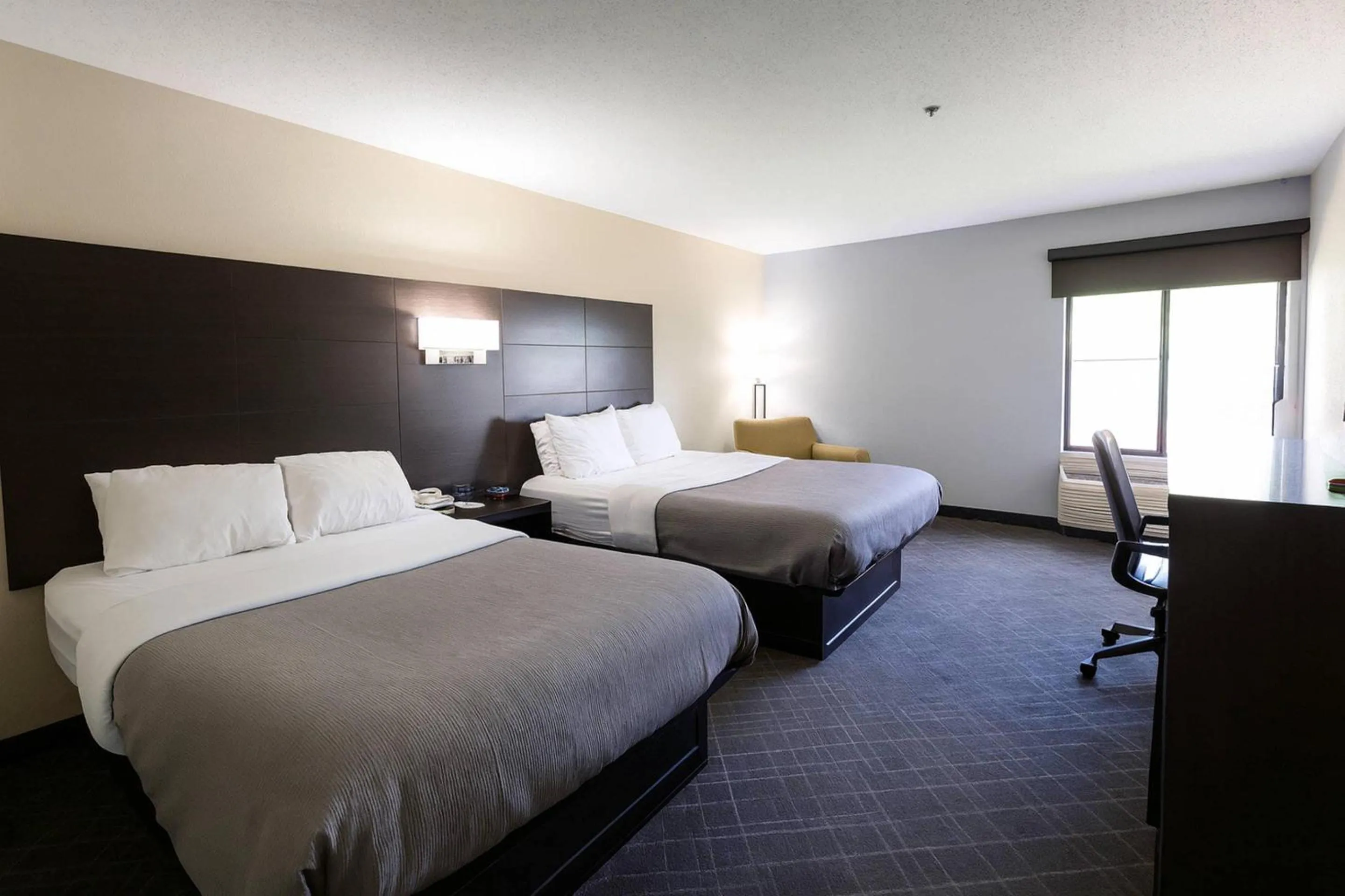 Bedroom, Bed in Quality Inn & Suites Circleville