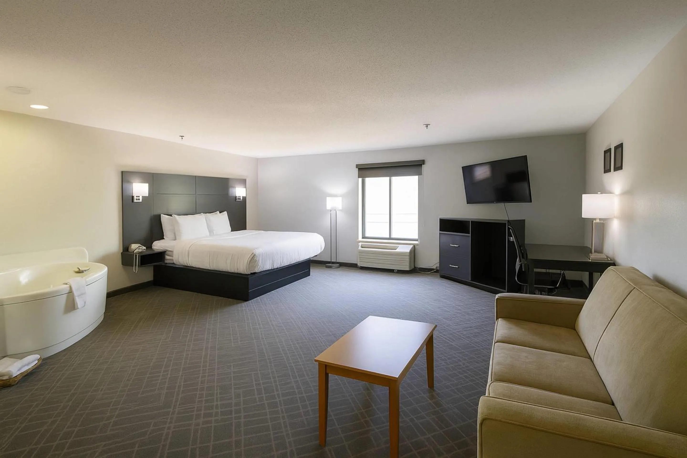 Bedroom, Bed in Quality Inn & Suites Circleville