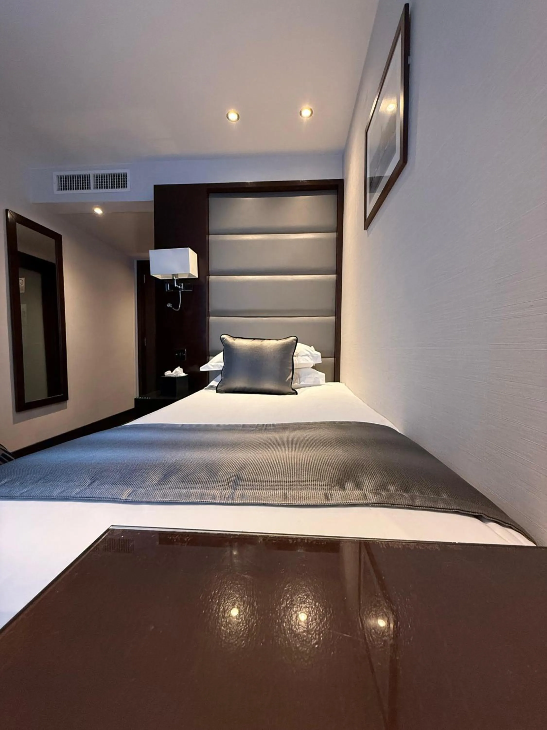 Bedroom, Bed in Park Avenue Baker Street