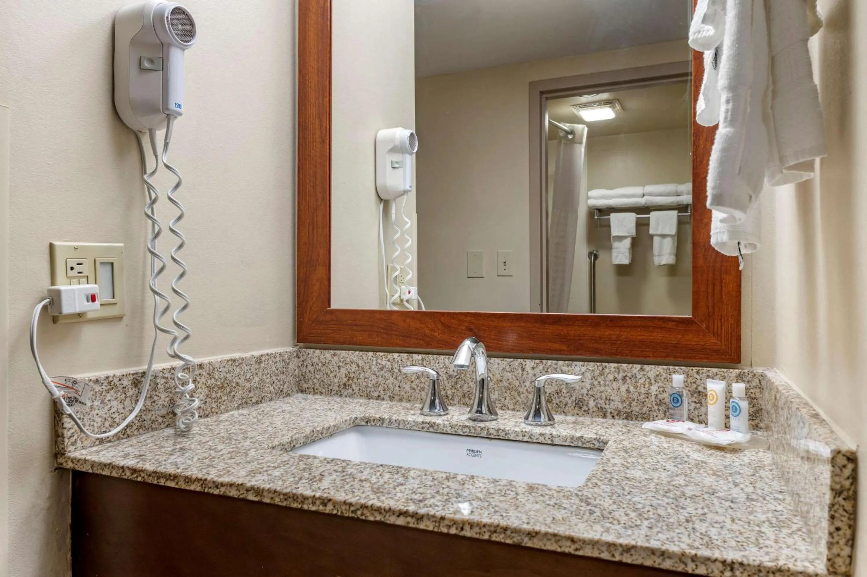 Bathroom in Comfort Inn Cincinnati Northeast