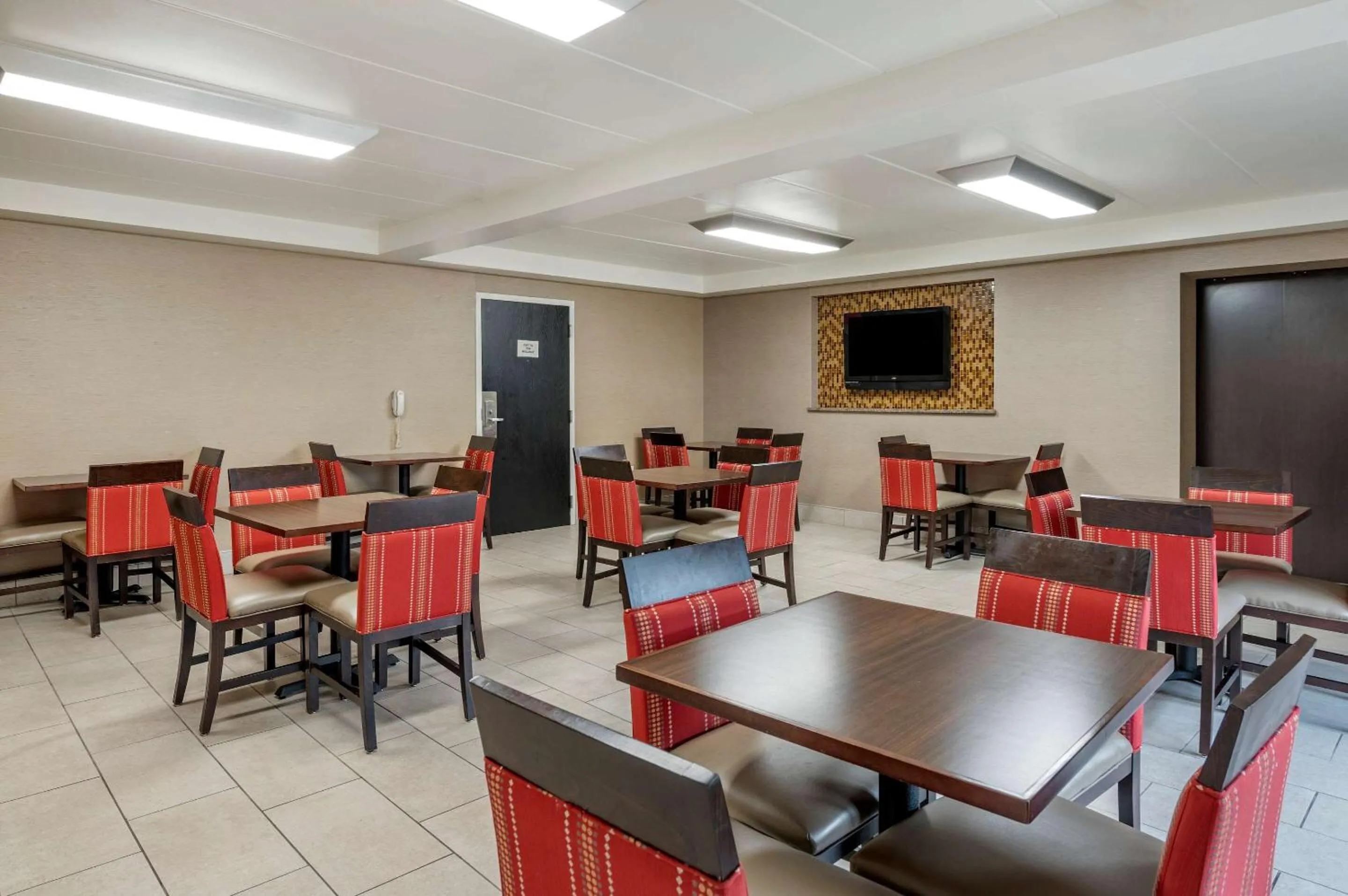 Restaurant/places to eat in Comfort Inn Cincinnati Northeast