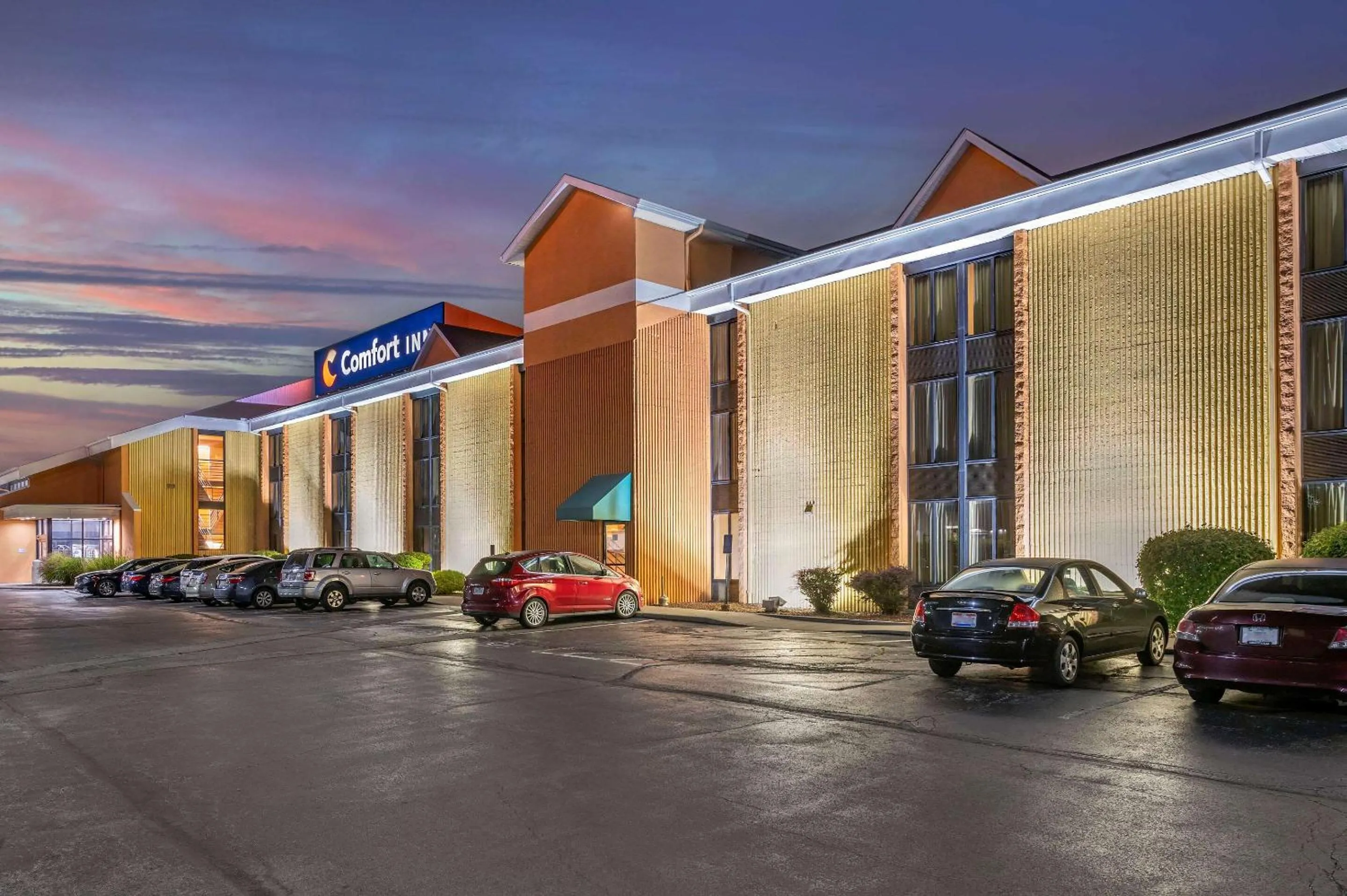 Property building in Comfort Inn Cincinnati Northeast