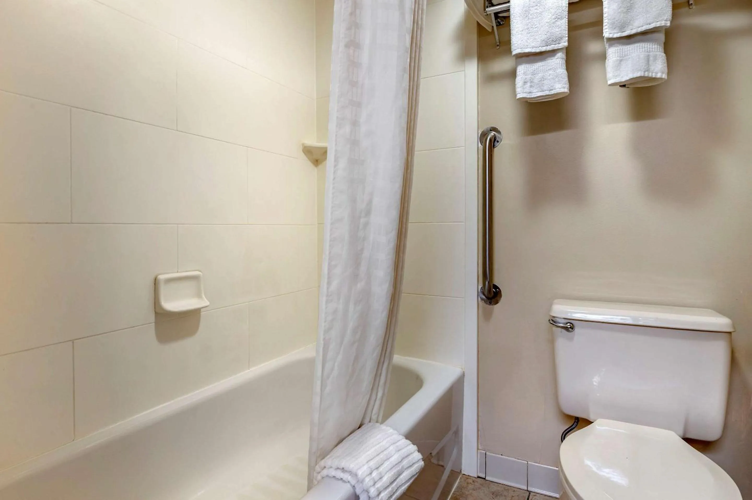 Photo of the whole room in Comfort Inn Cincinnati Northeast