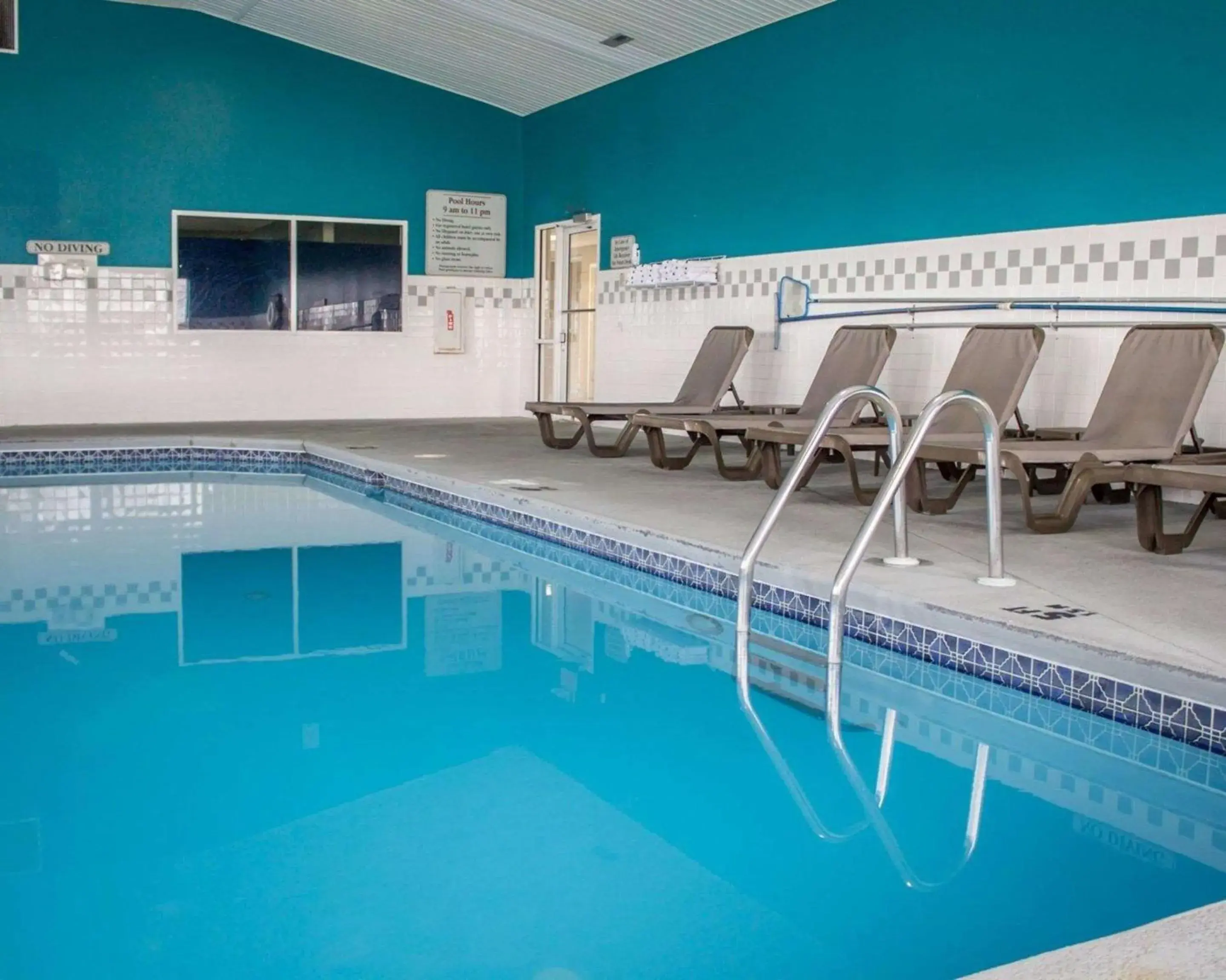 Swimming pool in Sleep Inn Sandusky Swimming pool in Sleep Inn Sandusky