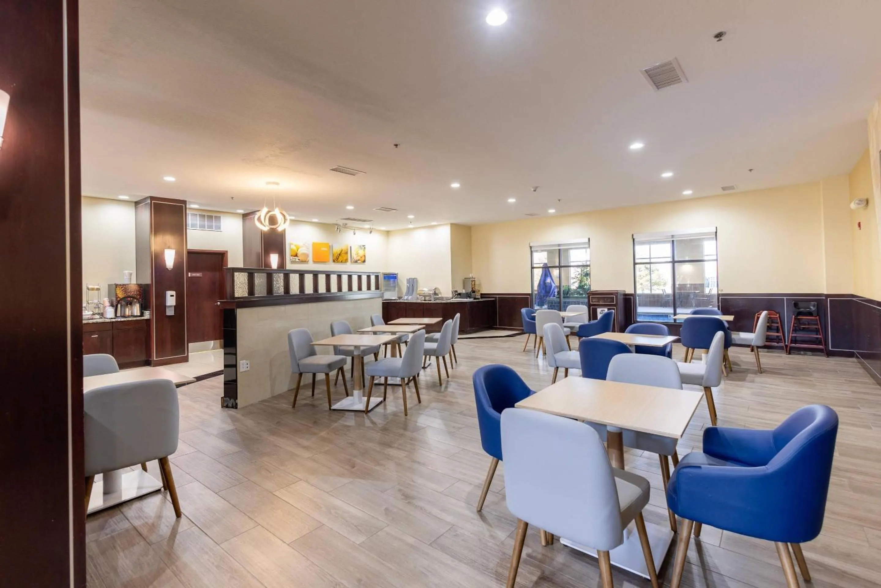 Breakfast in Comfort Suites Troy-I75