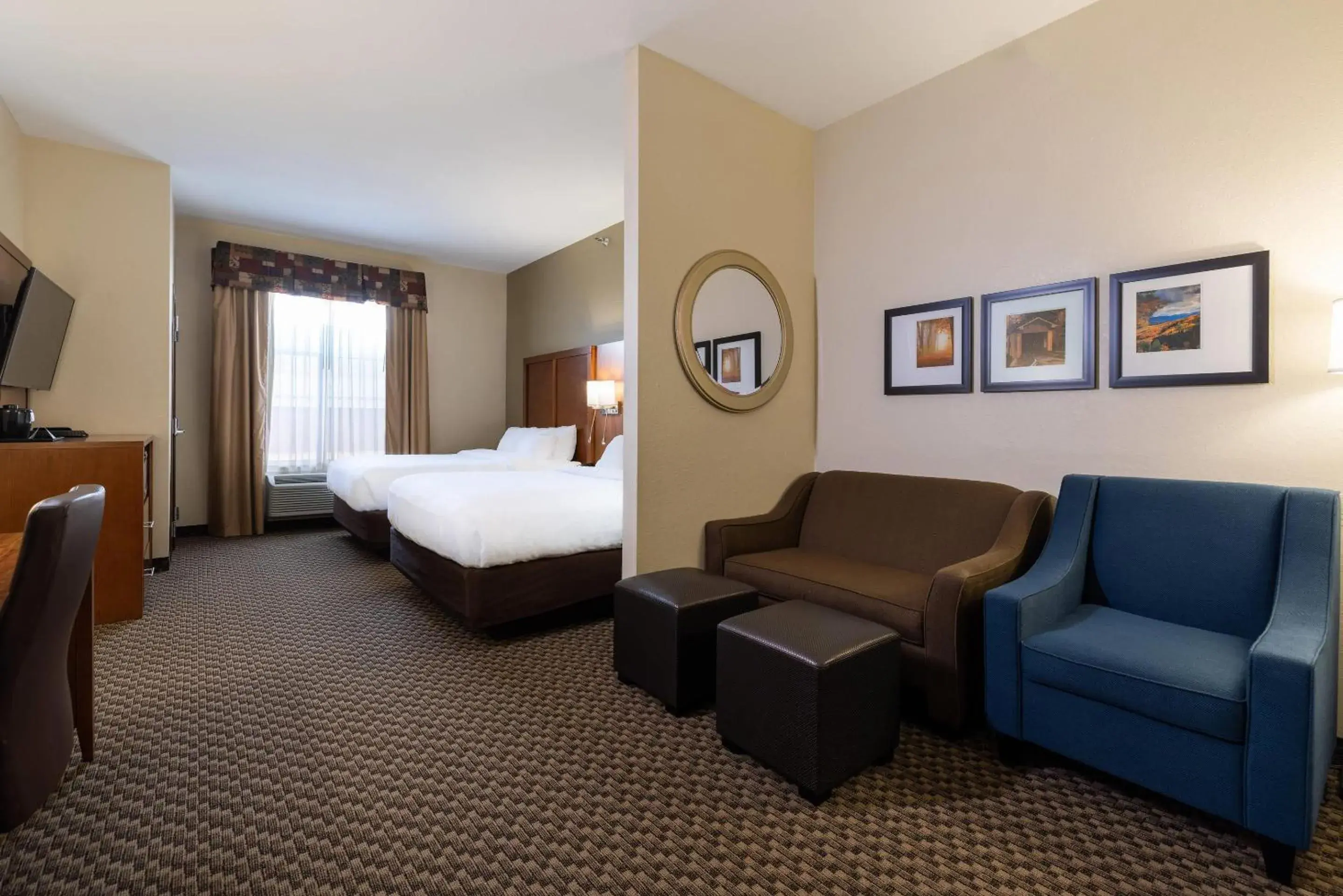 Queen Suite - Non-Smoking in Comfort Suites Troy-I75 Queen Suite - Non-Smoking in Comfort Suites Troy-I75