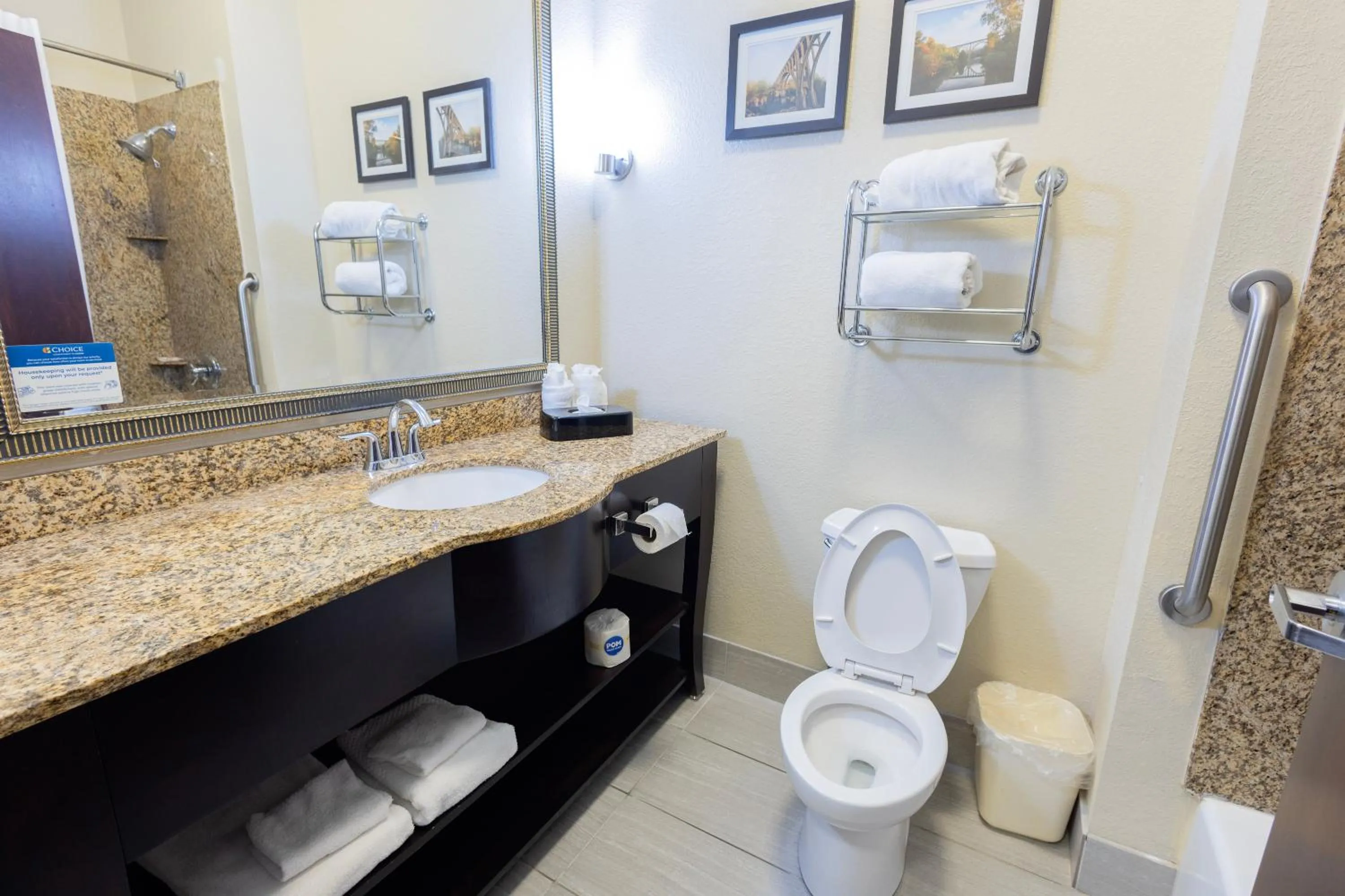 Bathroom in Comfort Suites Troy-I75