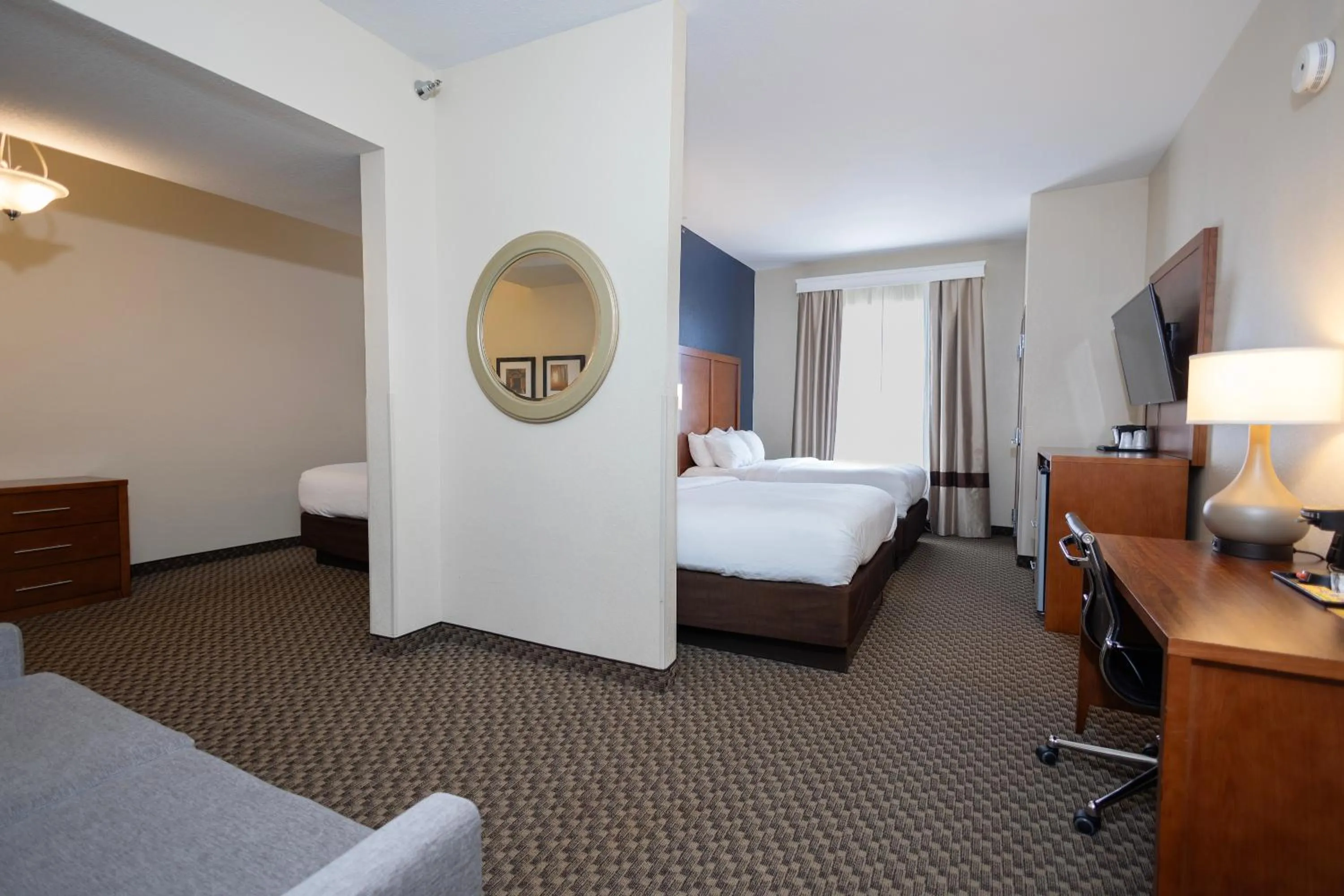 Bedroom, Bed in Comfort Suites Troy-I75