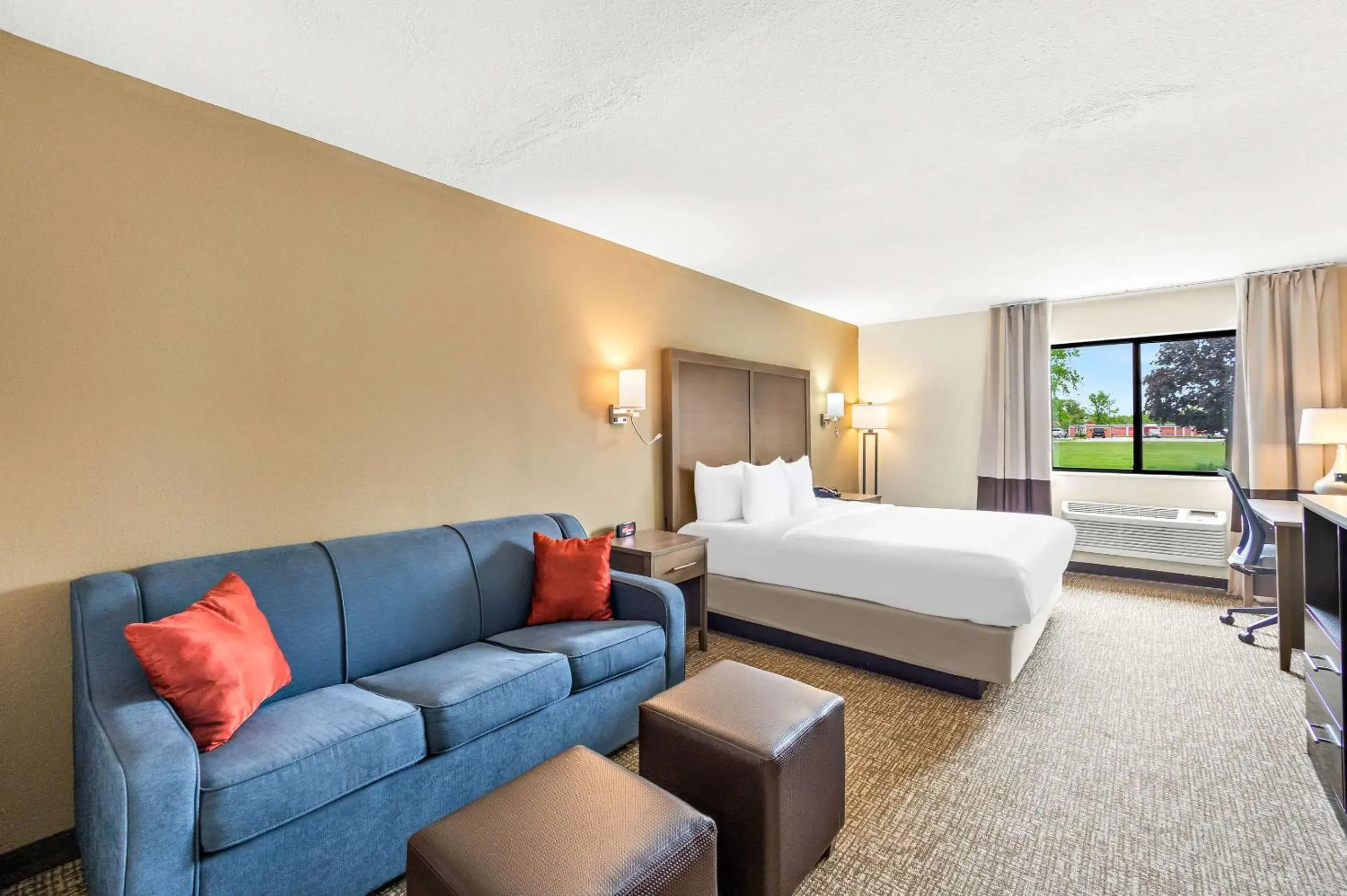 Bedroom, Bed in Comfort Inn Van Wert Bedroom, Bed in Comfort Inn Van Wert