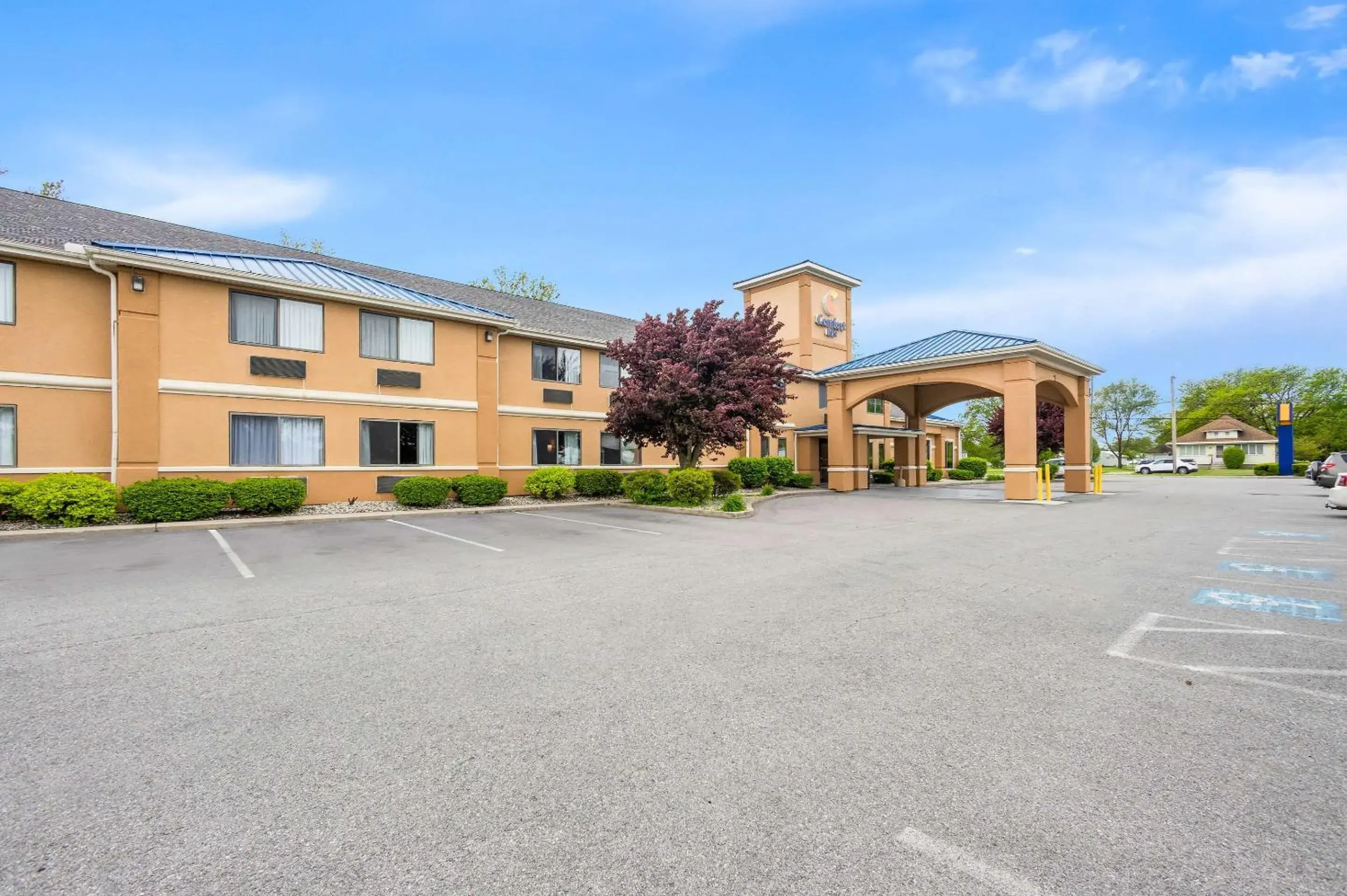 Property building in Comfort Inn Van Wert Property building in Comfort Inn Van Wert