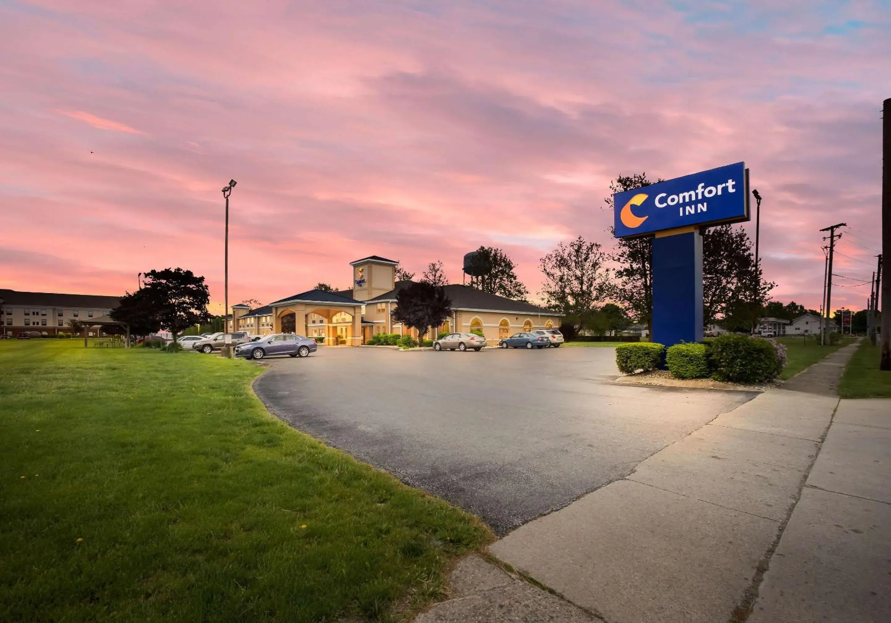 Property building in Comfort Inn Van Wert Property building in Comfort Inn Van Wert