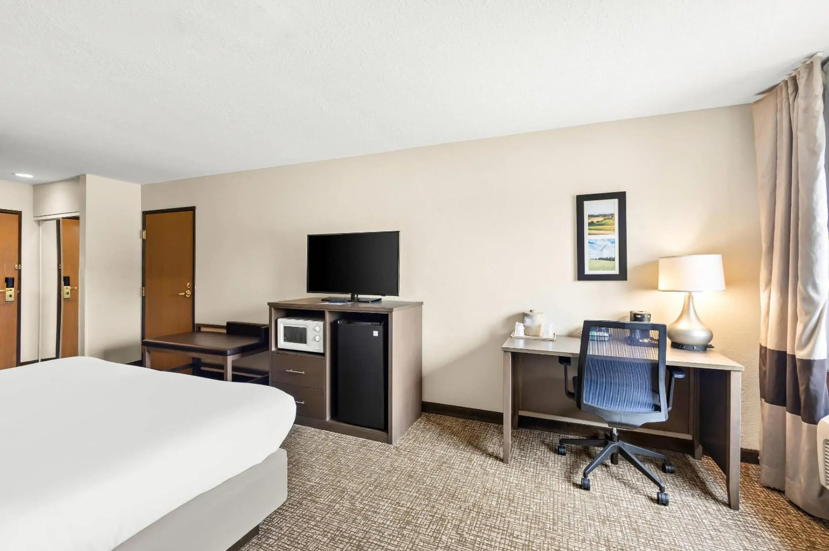 Bedroom, Bed in Comfort Inn Van Wert Bedroom, Bed in Comfort Inn Van Wert